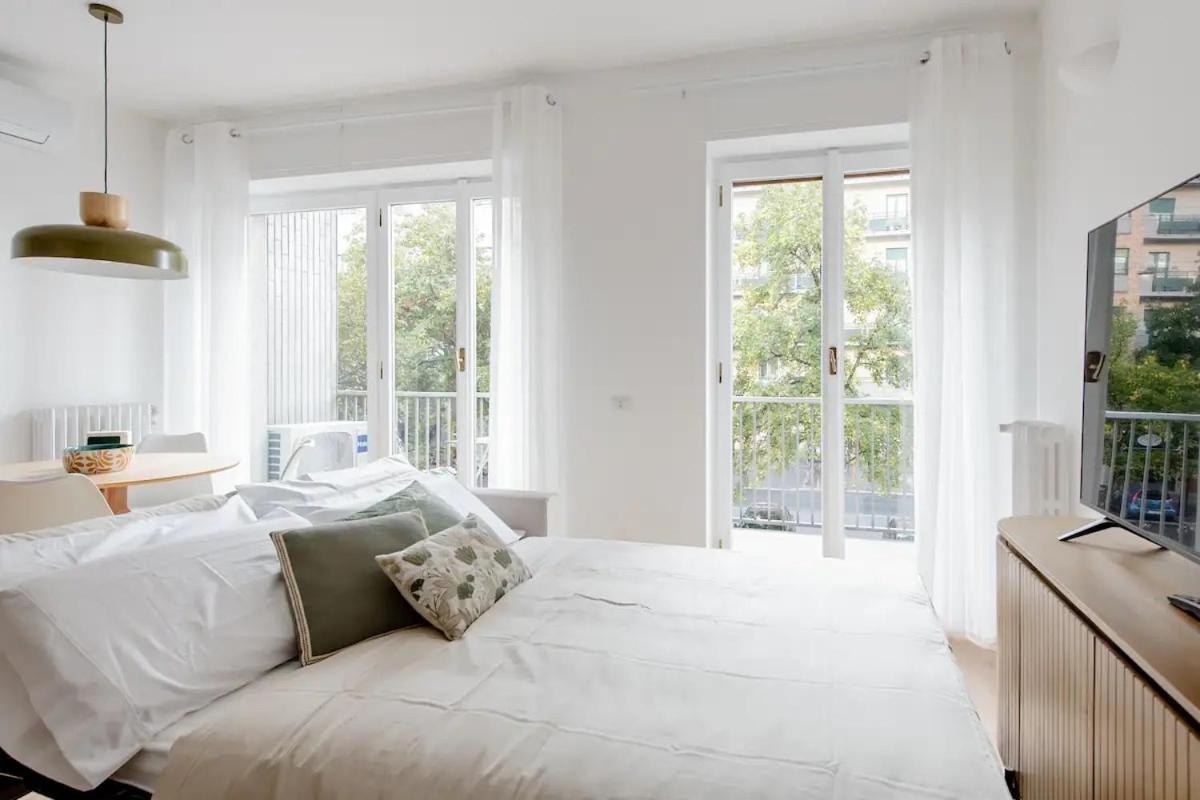Apartment Luxury 2 Bedroom Apartament, Close To San Siro, Fiera And 10 Min Metro To Duomo *
