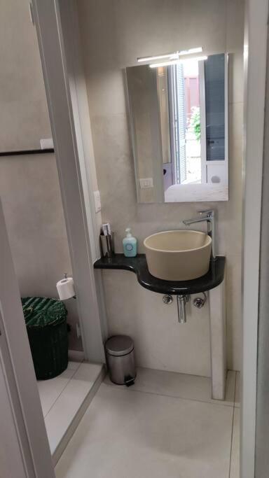 Apartment Monolocale Intimo Con Terrazzino Mailand