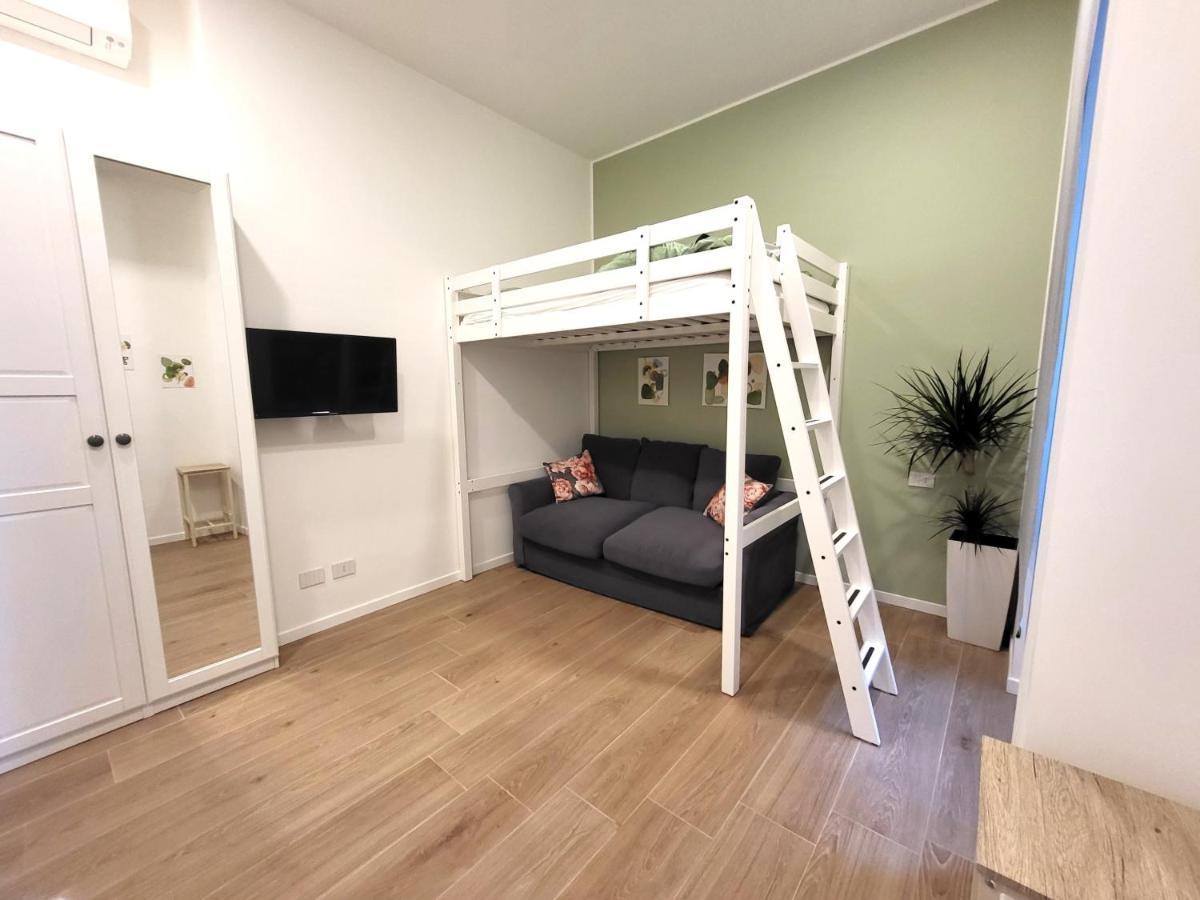 - Nella Corte Dei Navigli Apartamento