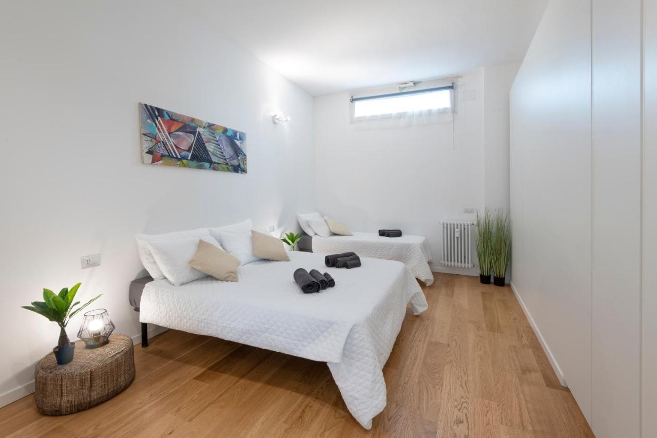 Deluxe 120 Mq , 4 Minuti A Piedi Dai Navigli Apartment