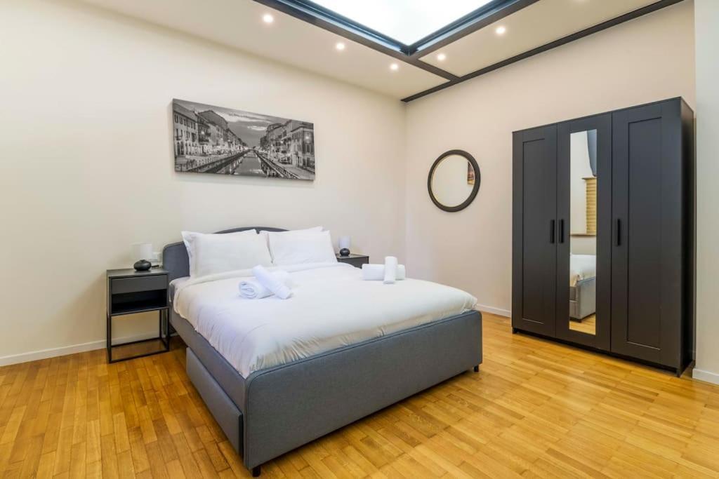 Comfortable 3 Bedrooms Few Steps From Duomo Apartment *