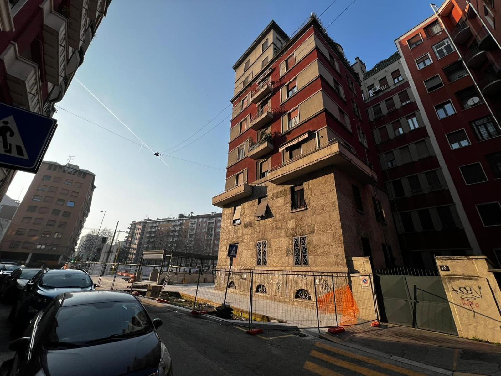 Guzzo B - Elegant Flat With Balcony At Bolivar M4 Metro * Mailand