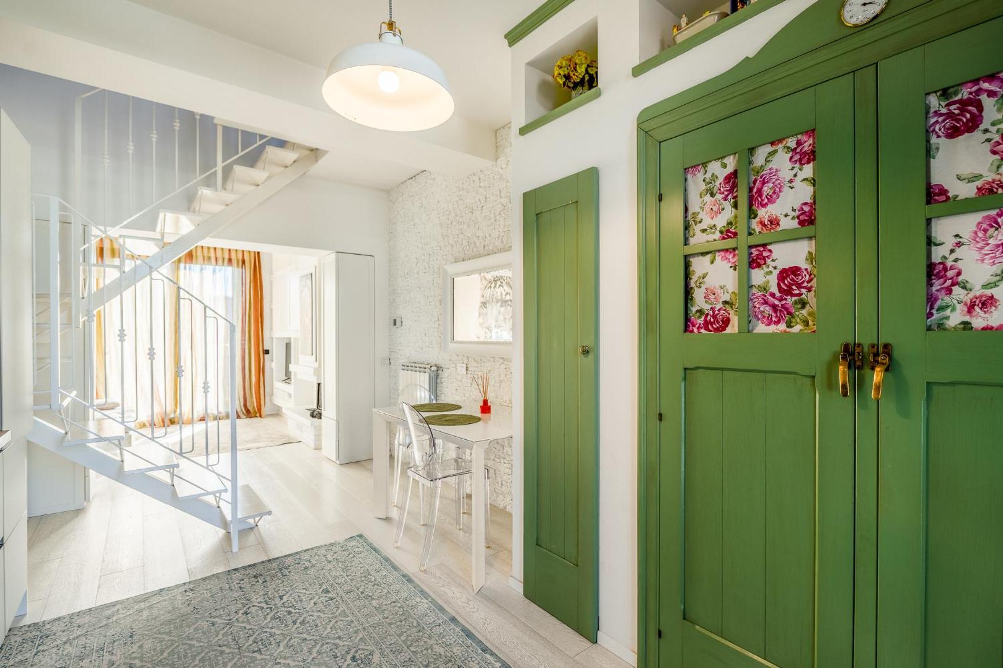 Bright Loft - Free Private Parking Apartment