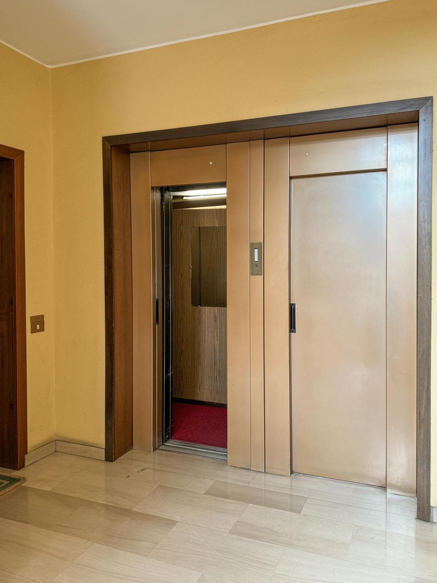 Apartment Free Parking - 5 Star - Sauna Luxury Mailand