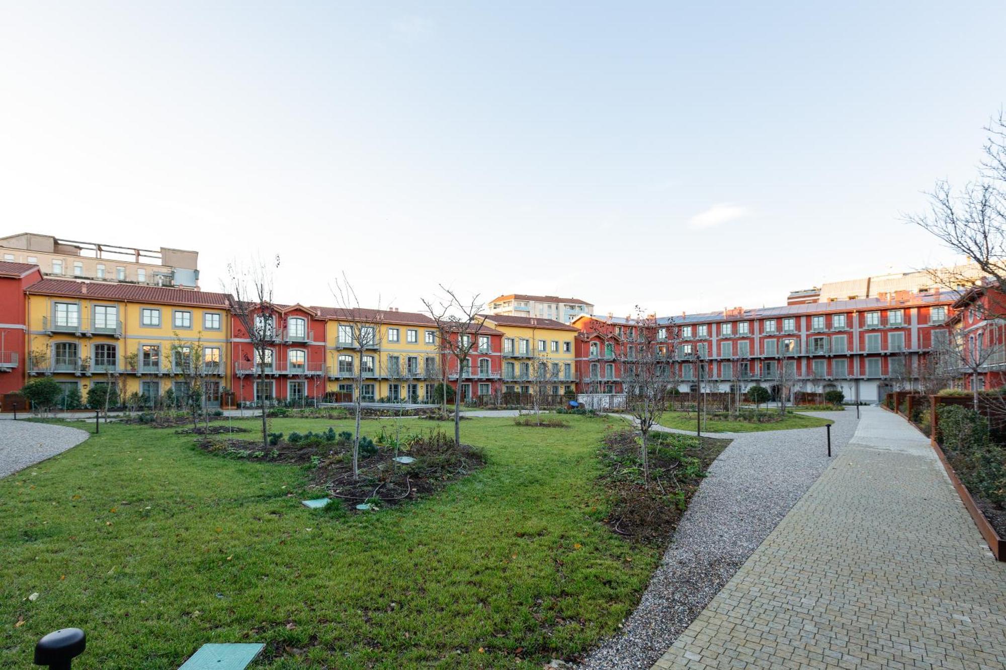 Apartment Guesthost - Modern In With Balcony *