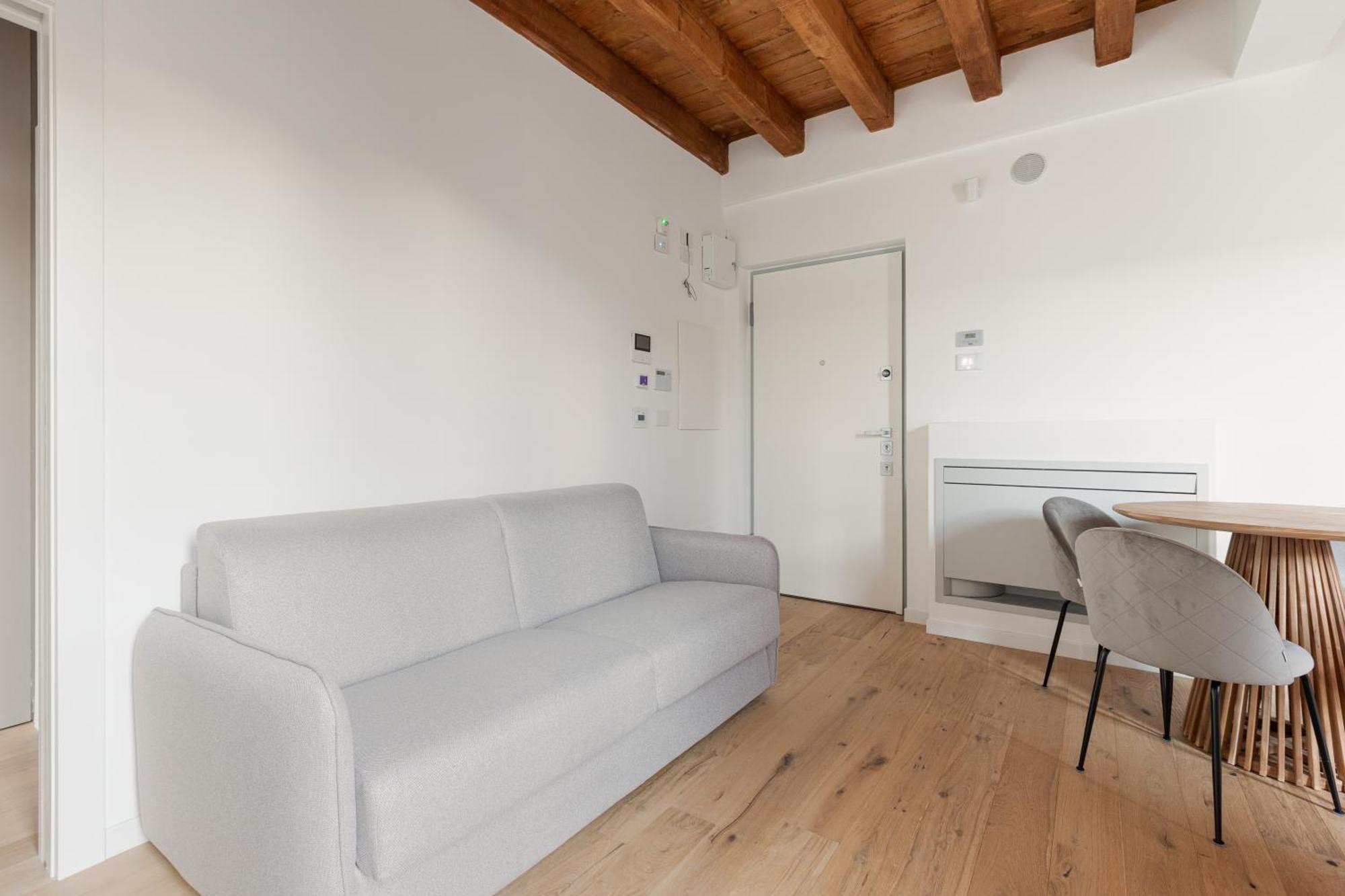 Guesthost - Modern In With Balcony Mailand