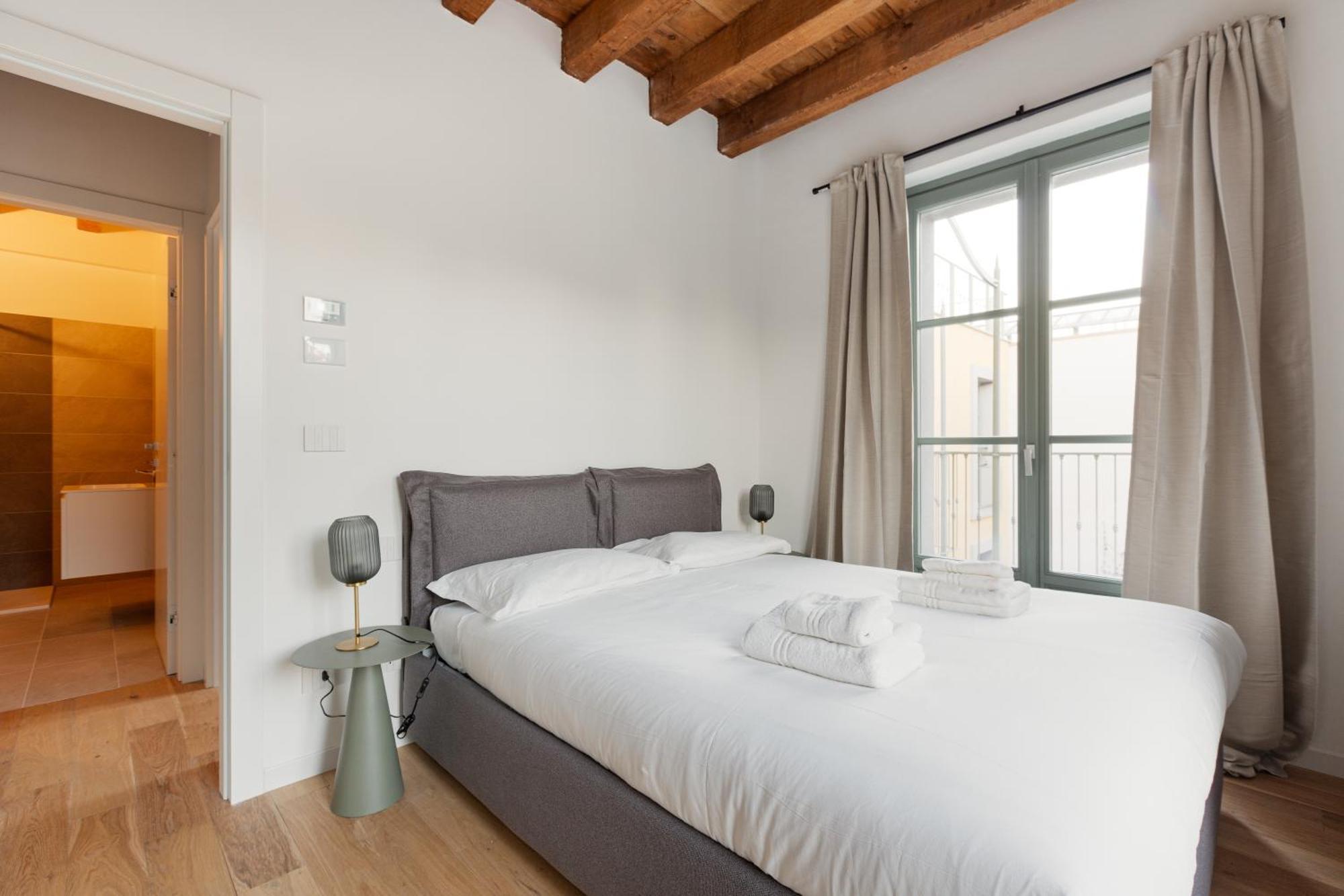 Apartment Guesthost - Modern In With Balcony *