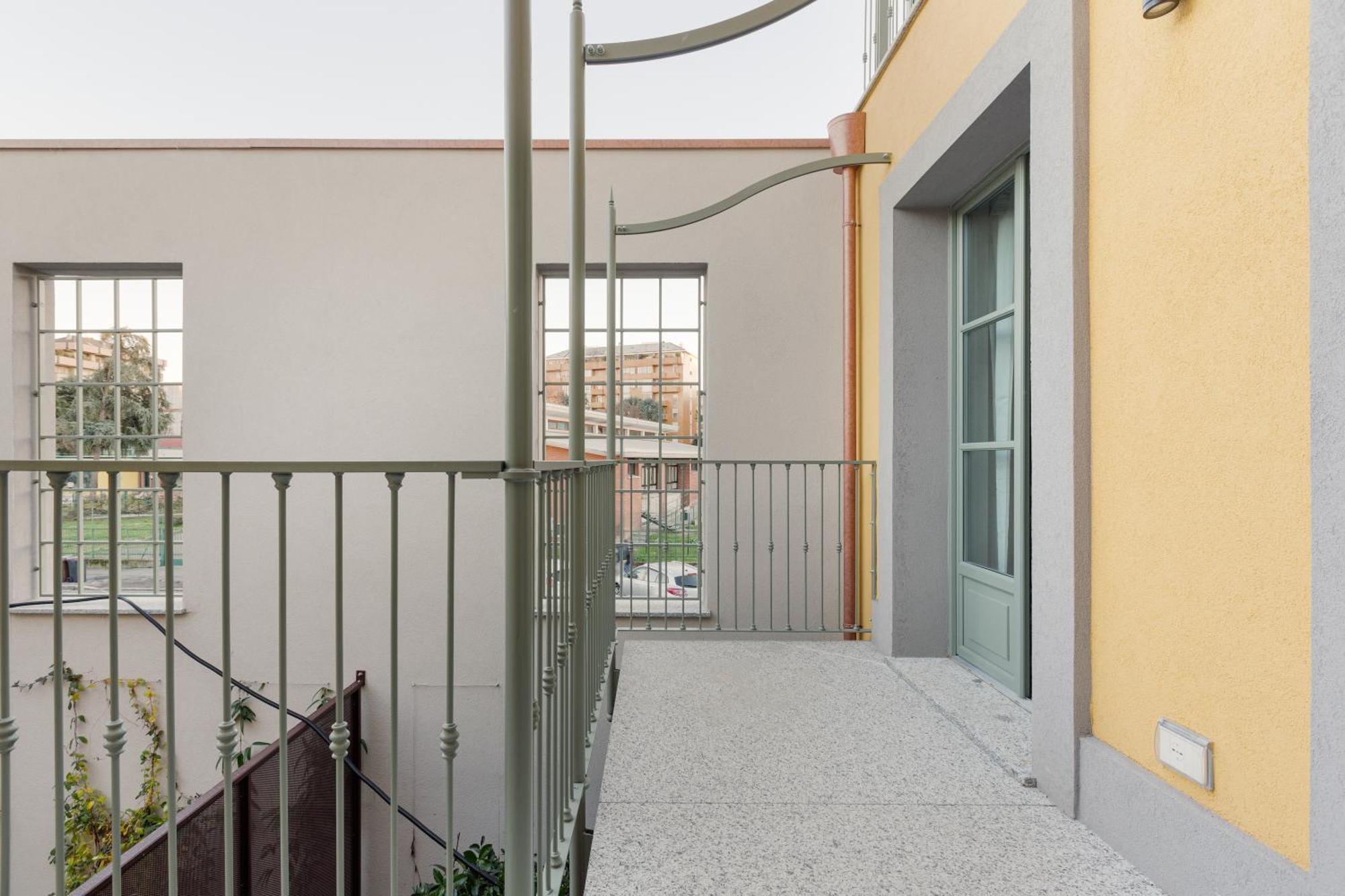 Guesthost - Modern In With Balcony Mailand