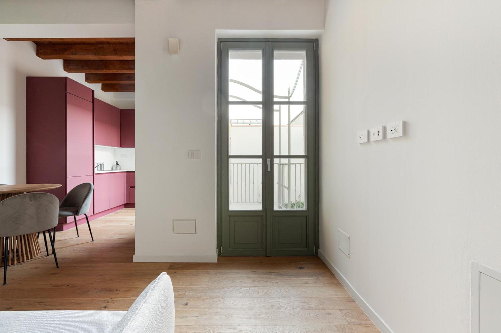 Apartment Guesthost - Modern In With Balcony