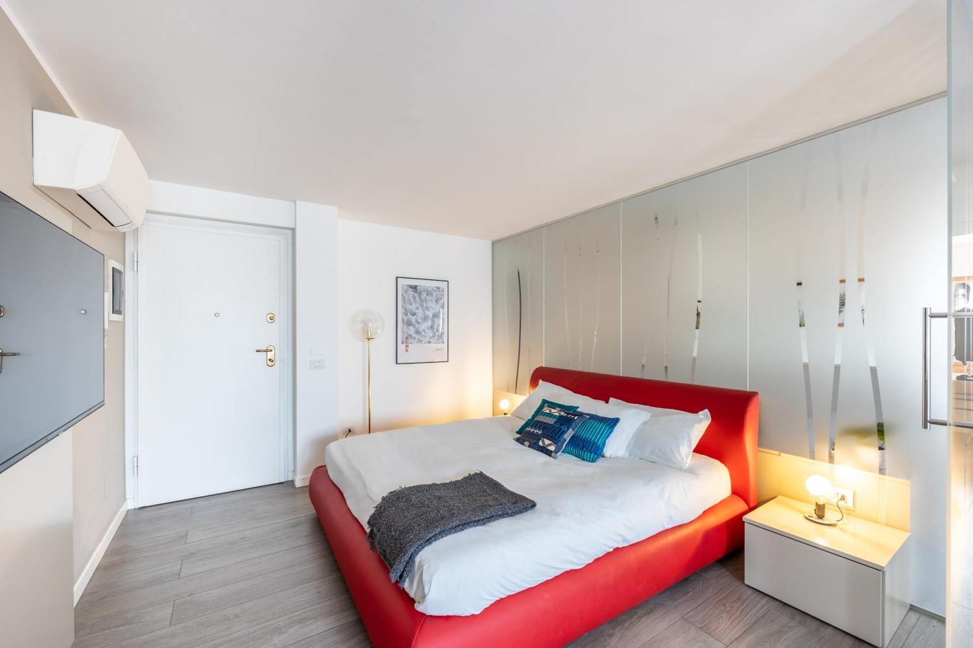 Bocconi's Nest - Close To Duomo With Terrace Apartment