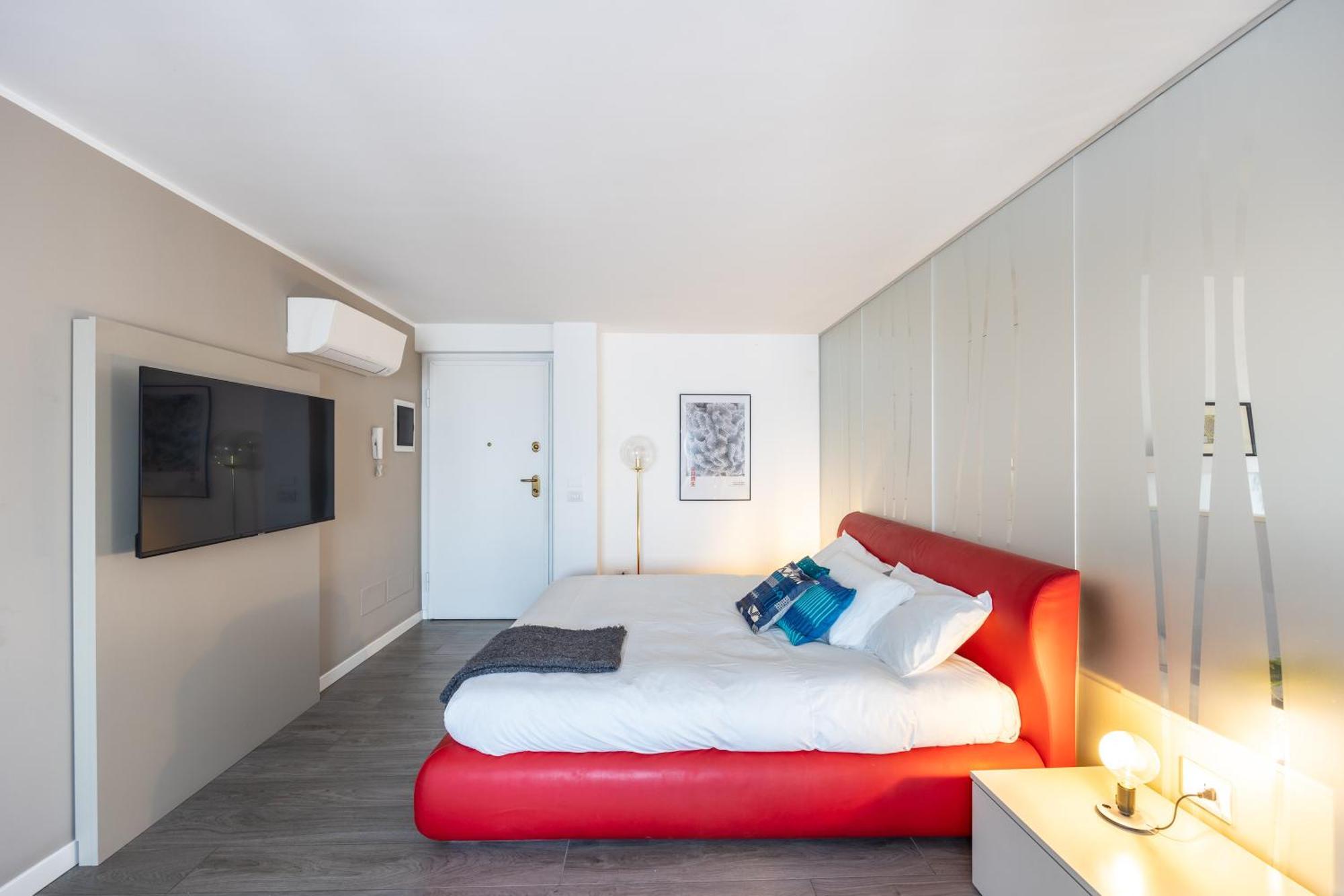 Bocconi's Nest - Close To Duomo With Terrace Apartment