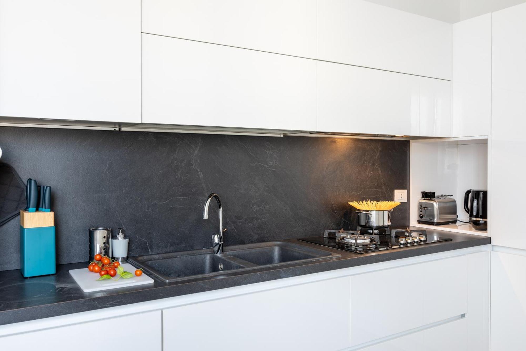 Bocconi's Nest - Close To Duomo With Terrace Apartment *