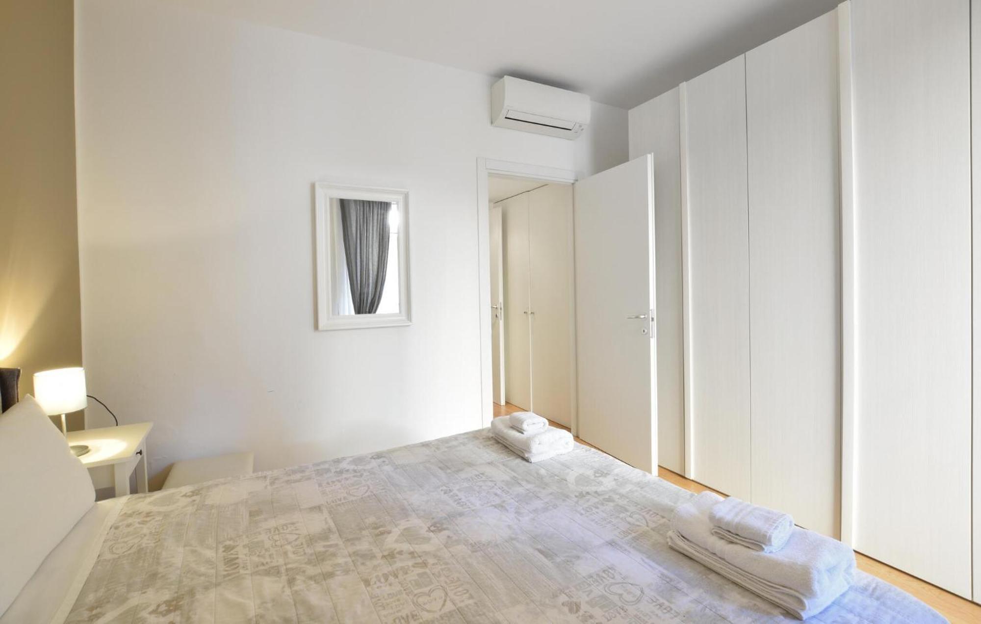 Stunning In With Kitchen Milão