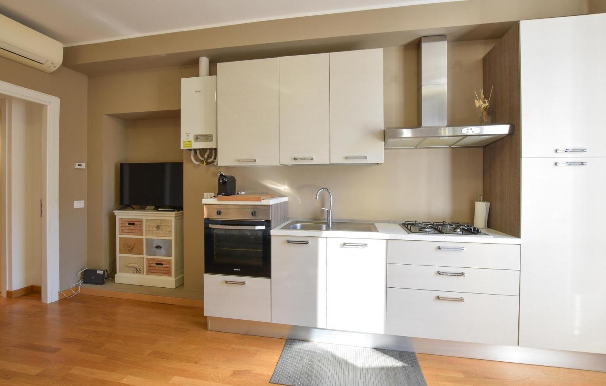 Stunning In With Kitchen Milão