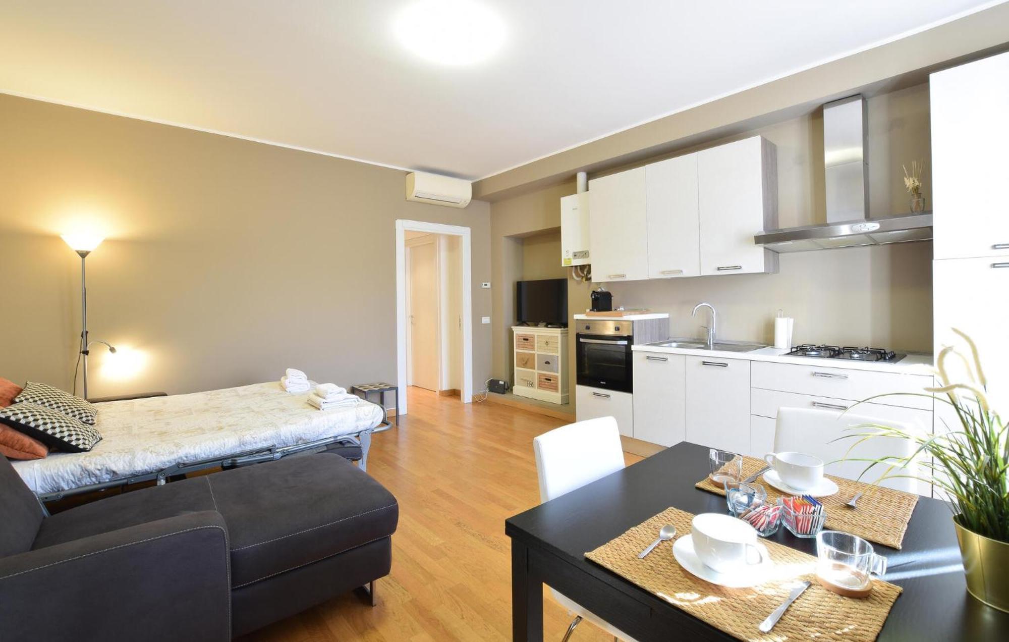 Stunning In With Kitchen * Milão