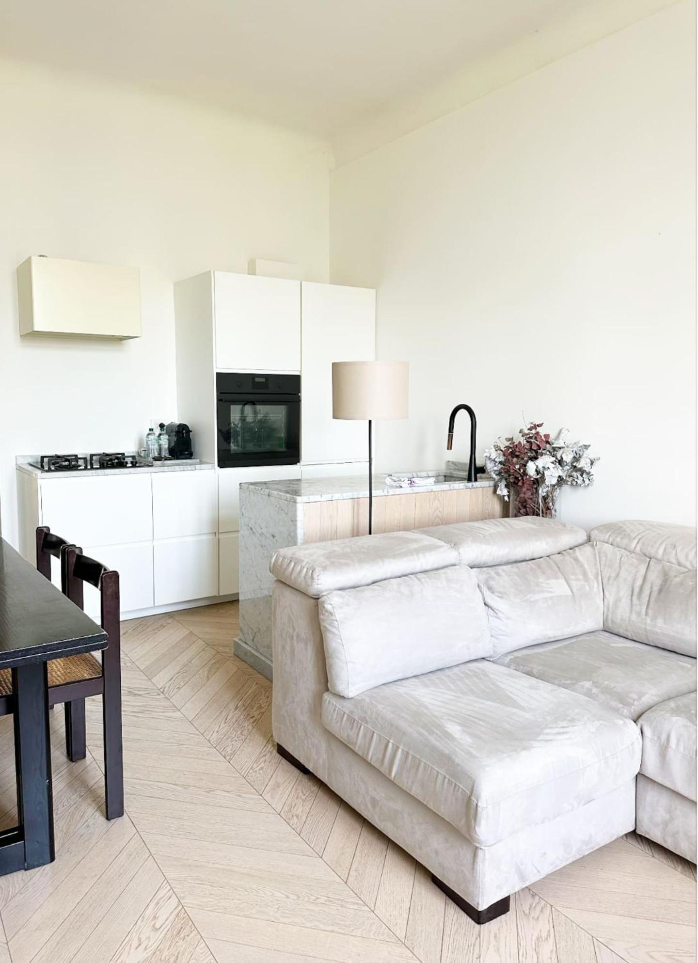 Beautiful Design Flat With Park View, Next To Metro