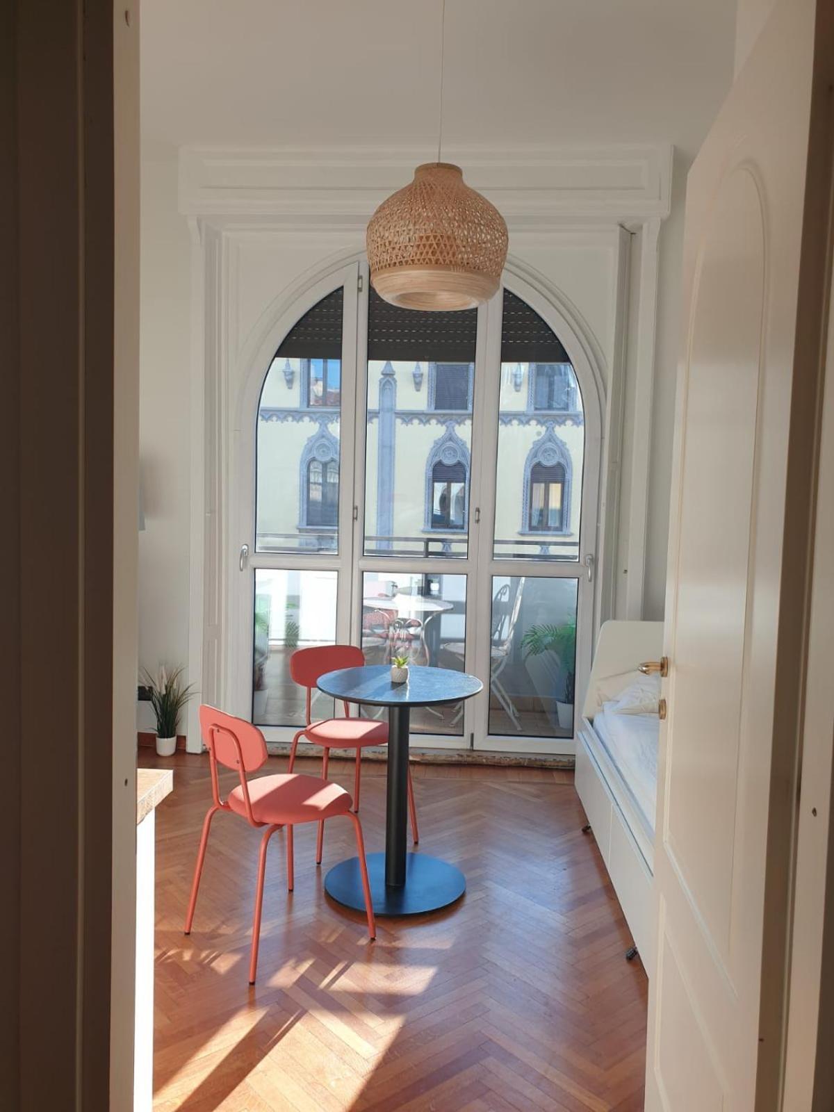 Apartment Elegante Monolocale - Pecchio 1930 *