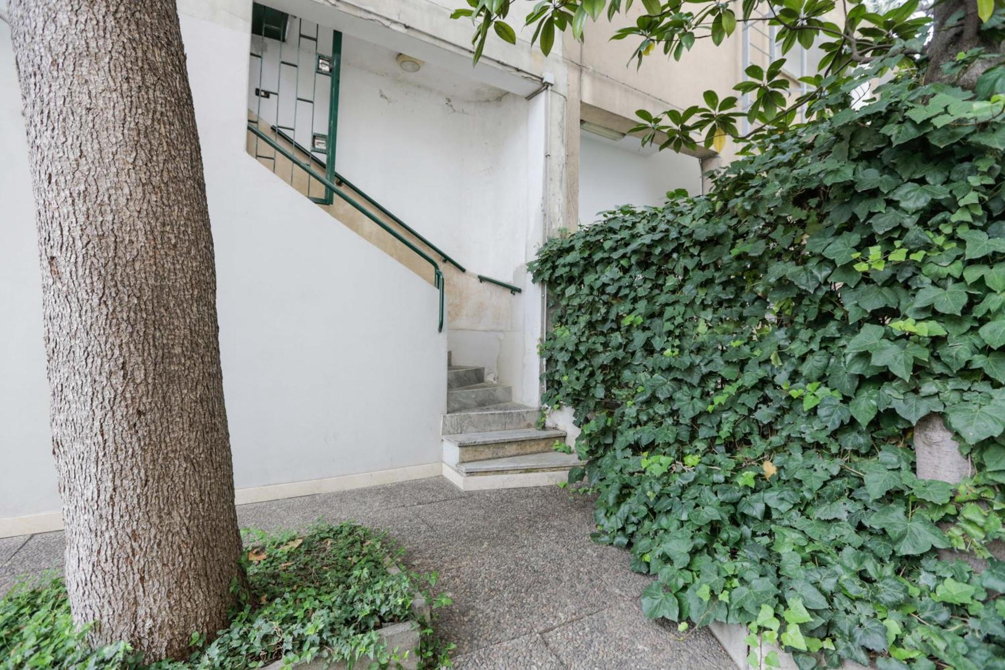 Corso Como-bosco Verticale Con Balcone *
