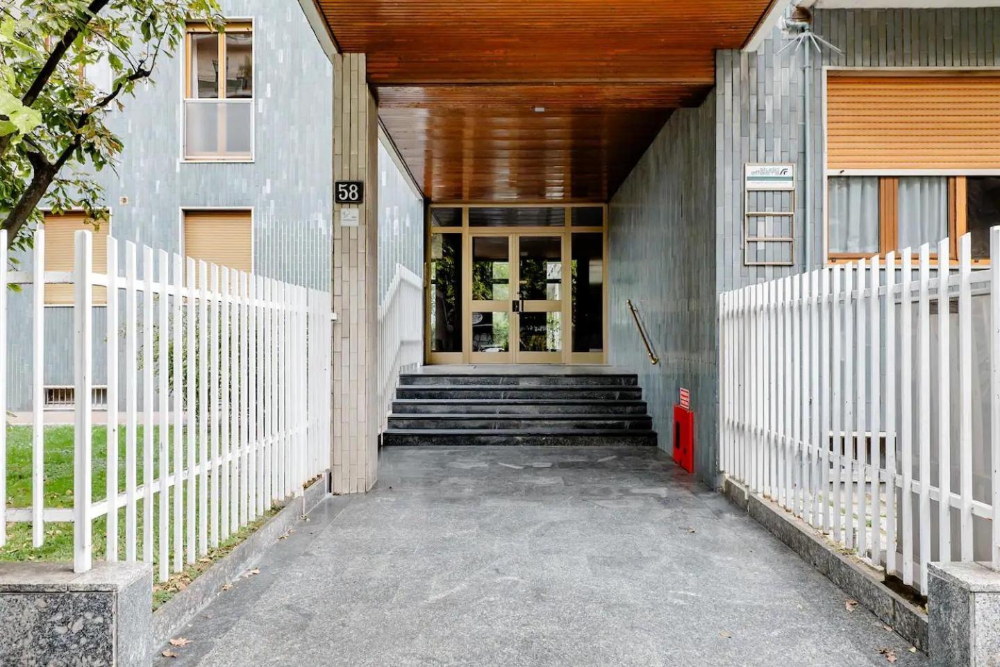 Luxury 2 Bedroom Apartament, Close To San Siro, Fiera And 10 Min Metro To Duomo Apartment
