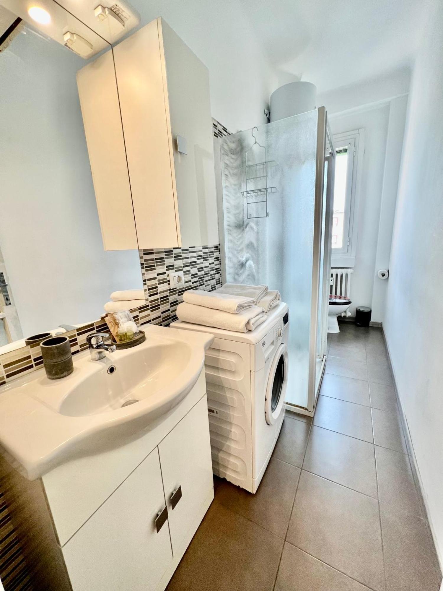 Cozy 3 Km Away From Duomo * Mailand