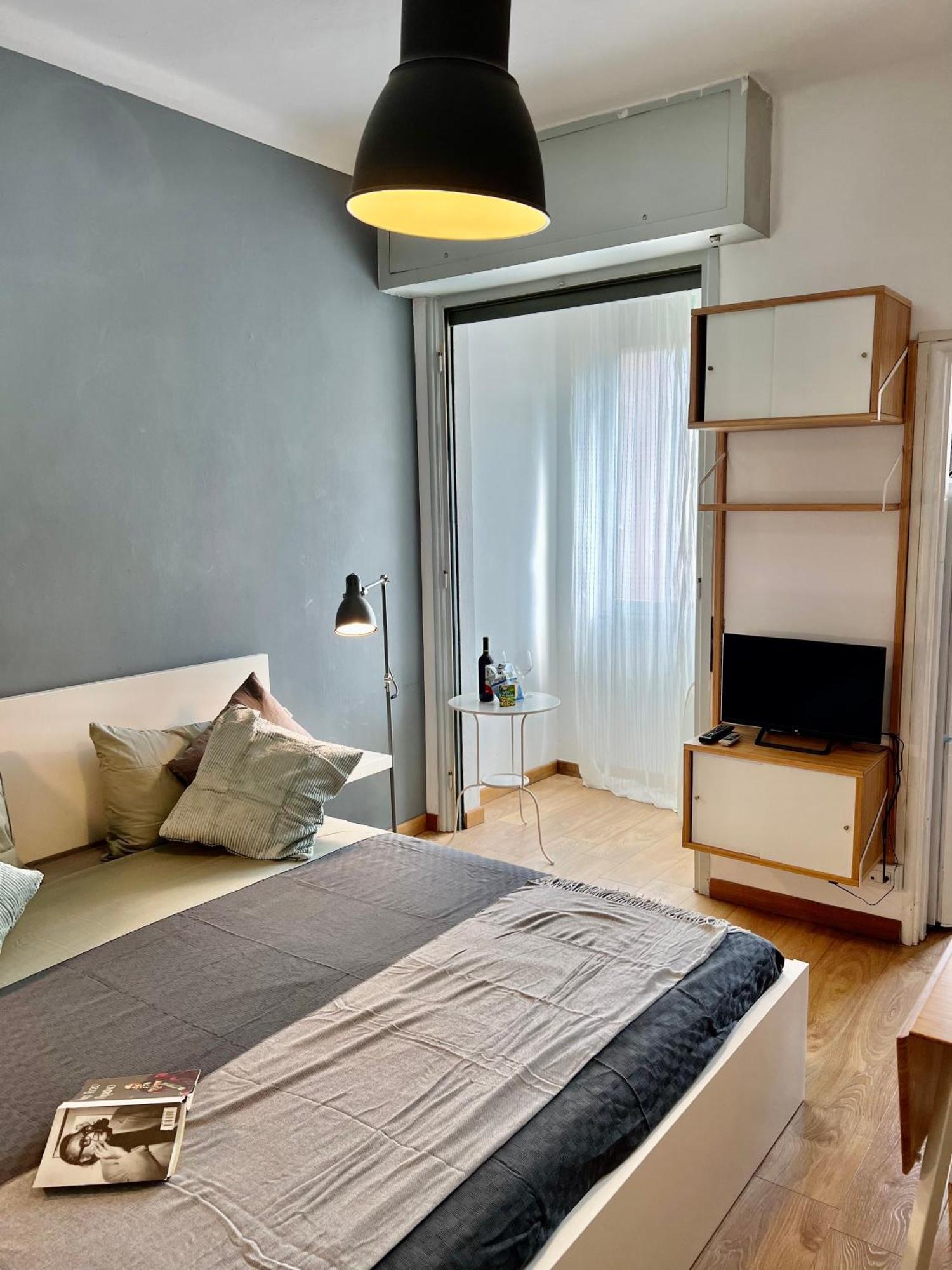 Cozy 3 Km Away From Duomo Apartment