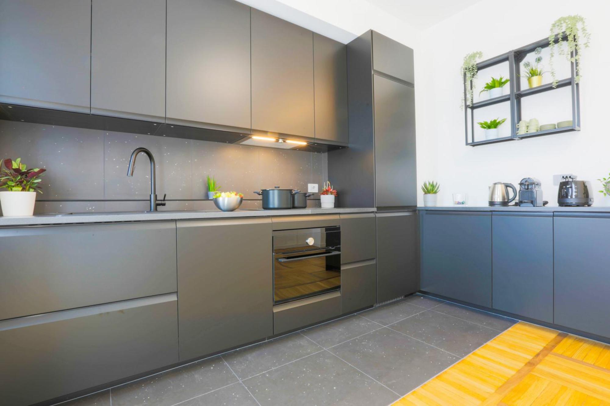 Private Luxury 5 Bedroom - Station Apartment Mailand