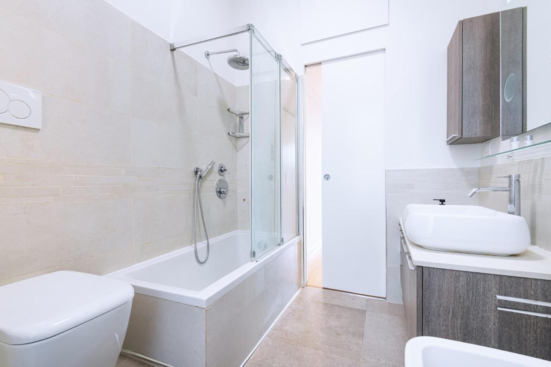 Easylife - Stile Ed Eleganza In Sant'agostino Mailand