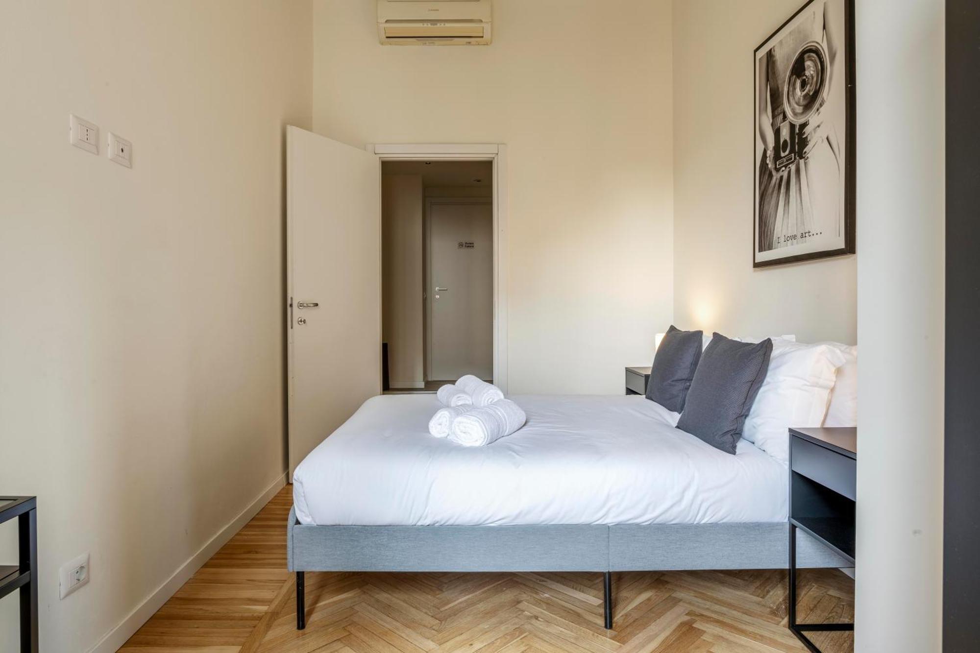 Elegant Brand New Near Duomo Apartment