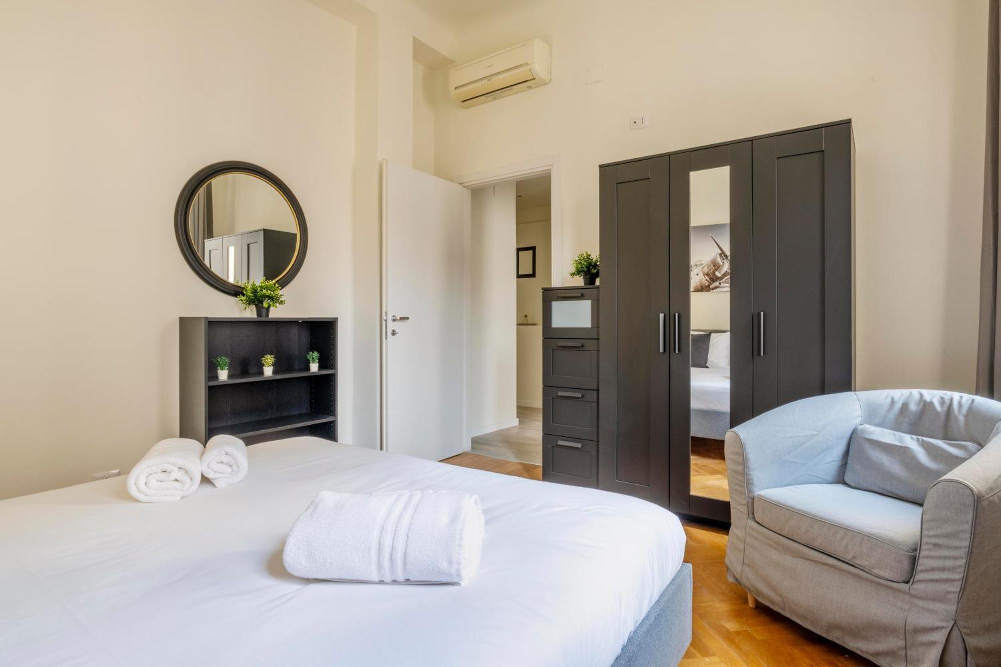 Apartment Elegant Brand New Near Duomo Milan
