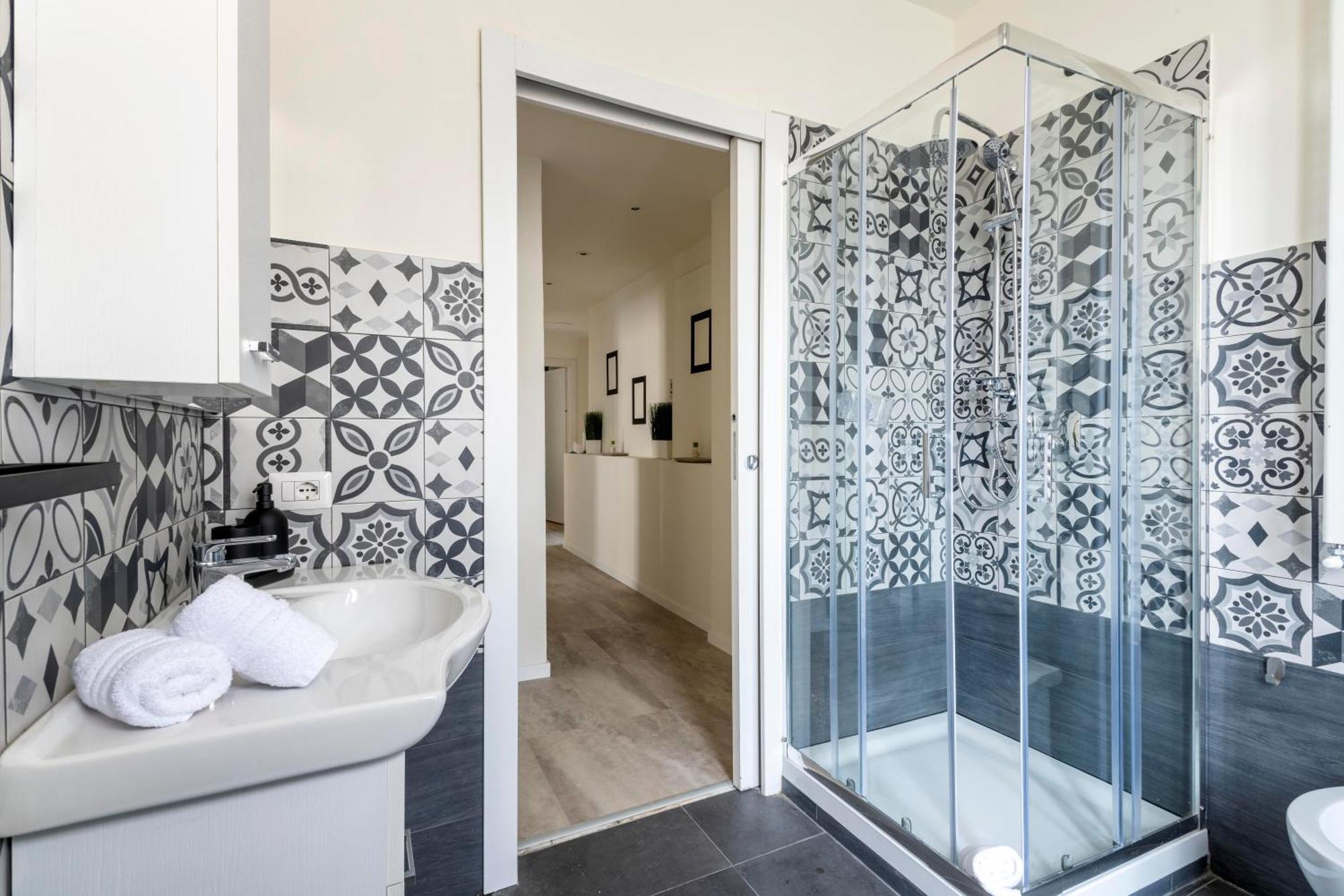 Apartment Elegant Brand New Near Duomo Milan