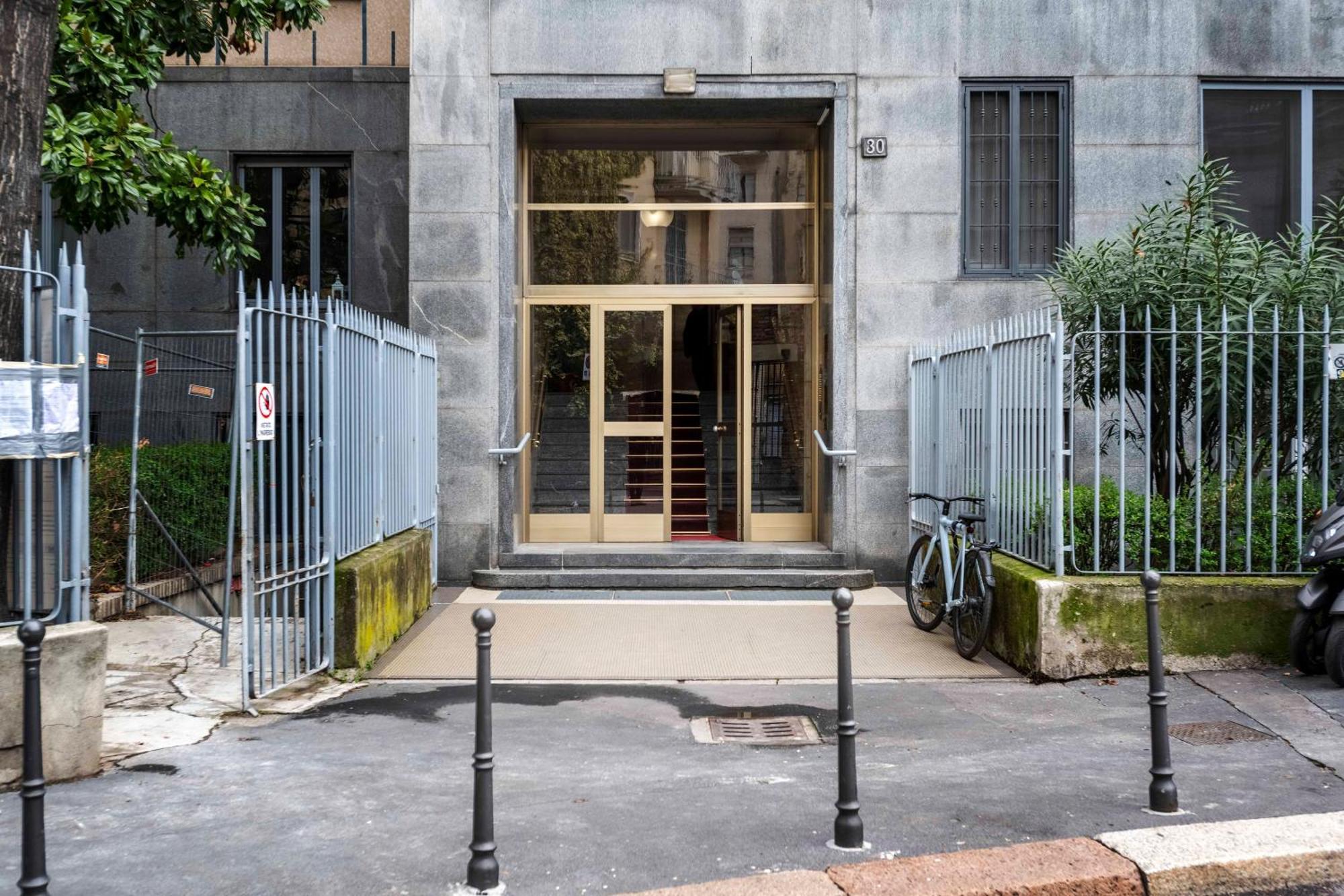 Elegant Brand New Near Duomo Apartment