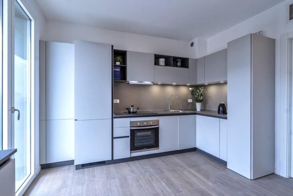 Apartment Duomo Space Free Parking - Private Gym- Metro