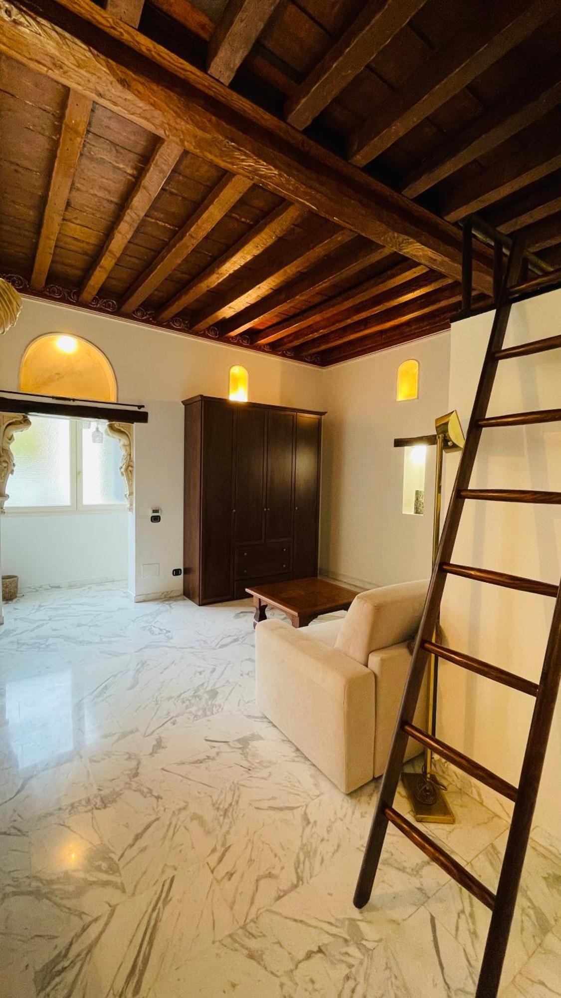 Apartment Charming Flat, And Close To Metro