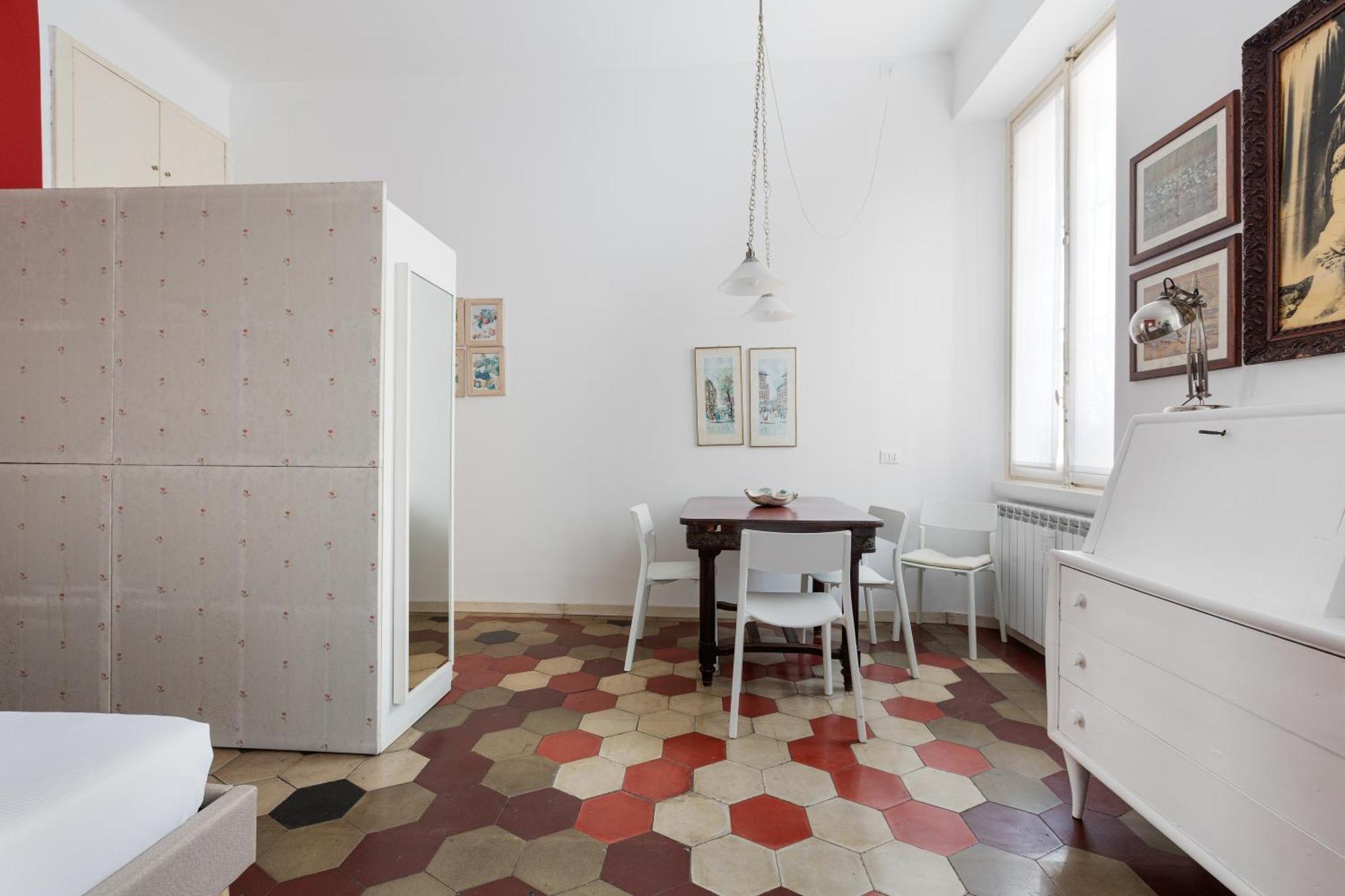 Brenta M3 - Floral Studio Apartment