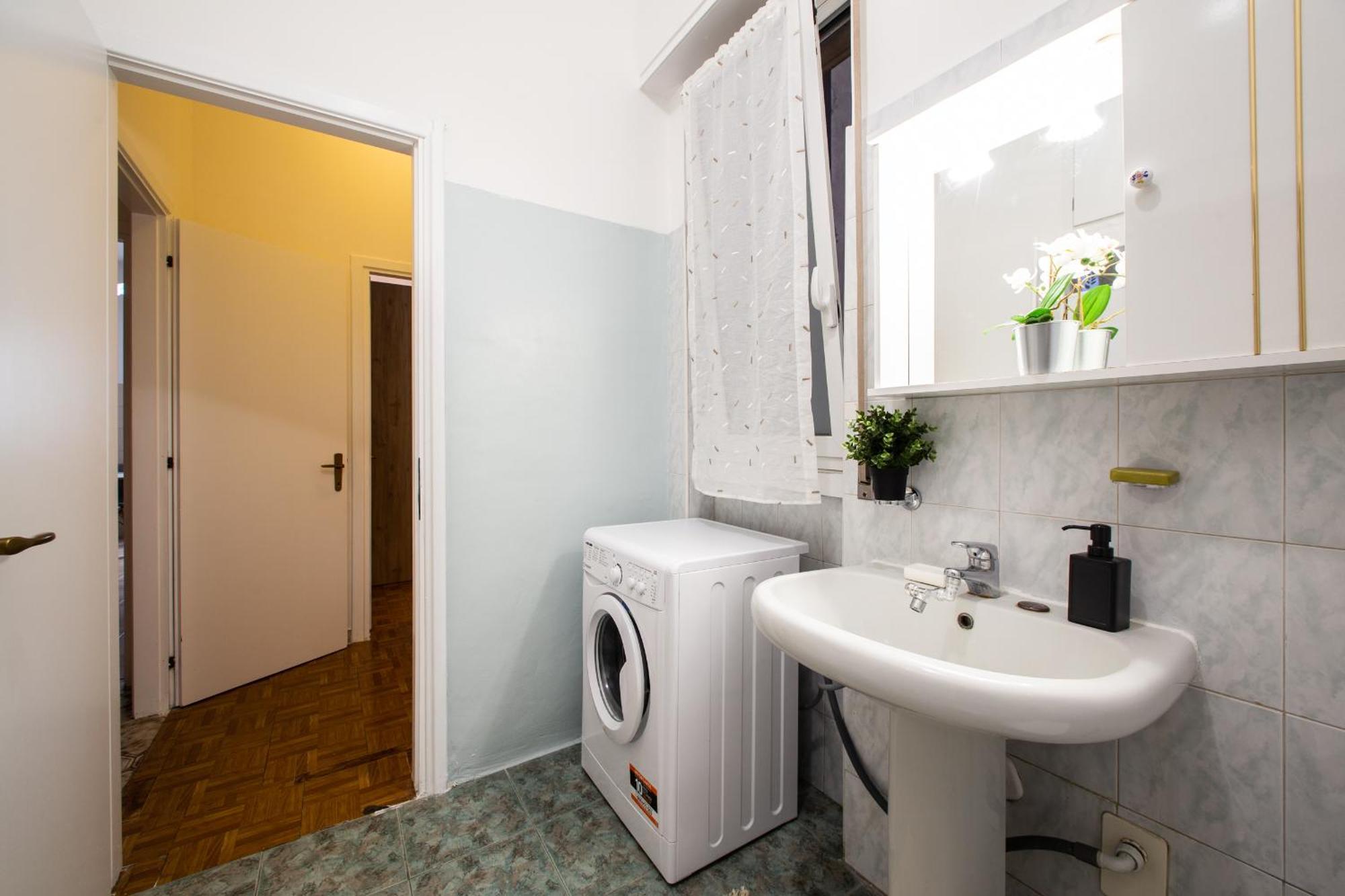 Apartment Milano-linate Self Check In & Free Parking
