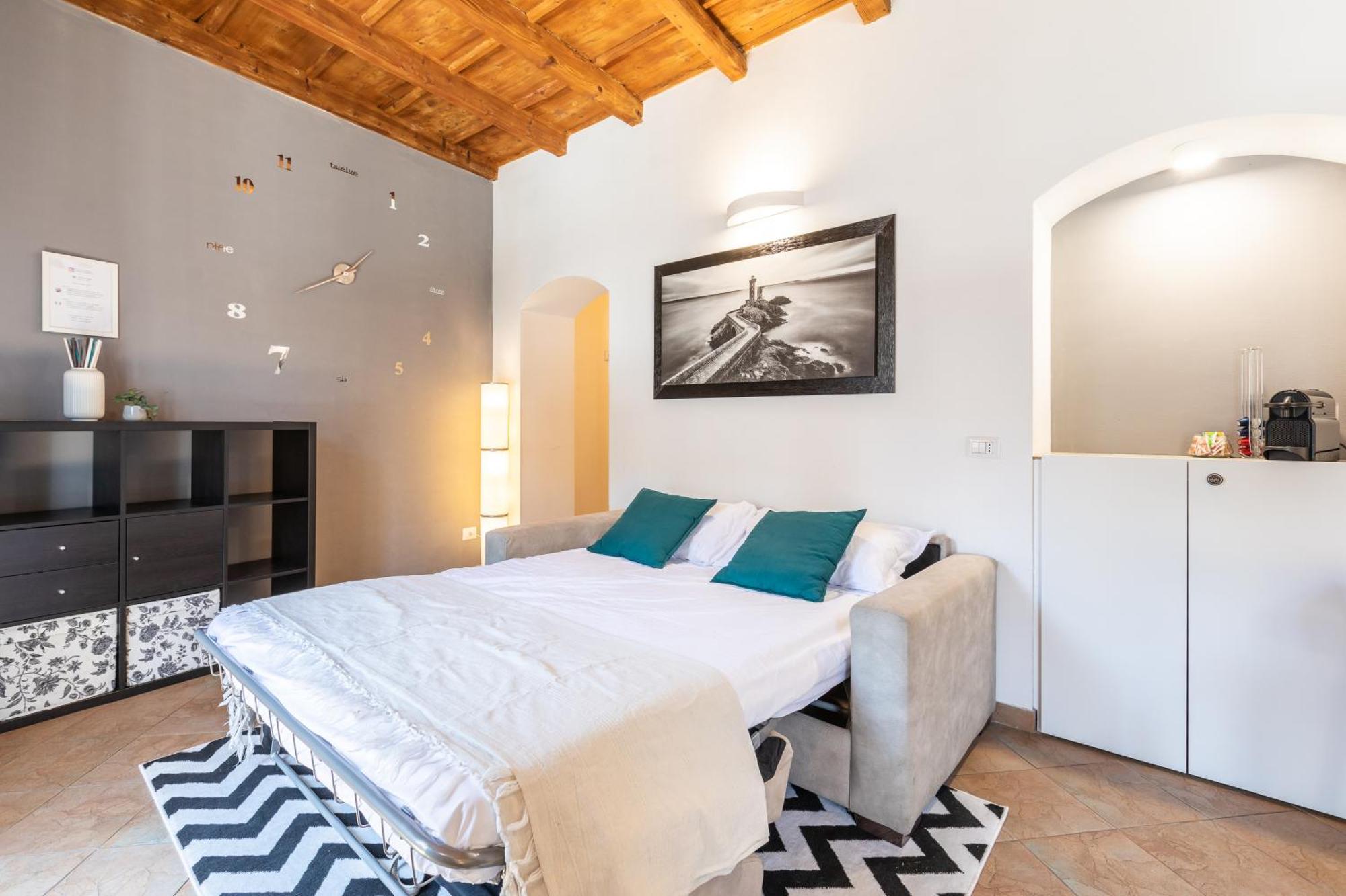 - Alzaia Naviglio Grande Apartment