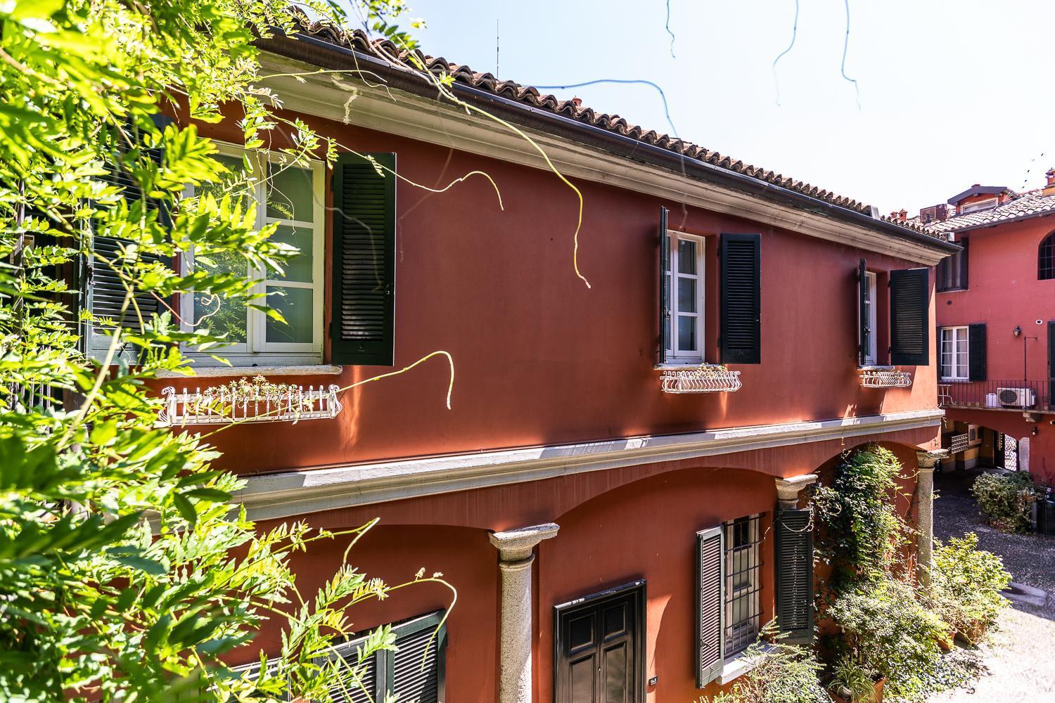 - Alzaia Naviglio Grande Apartment
