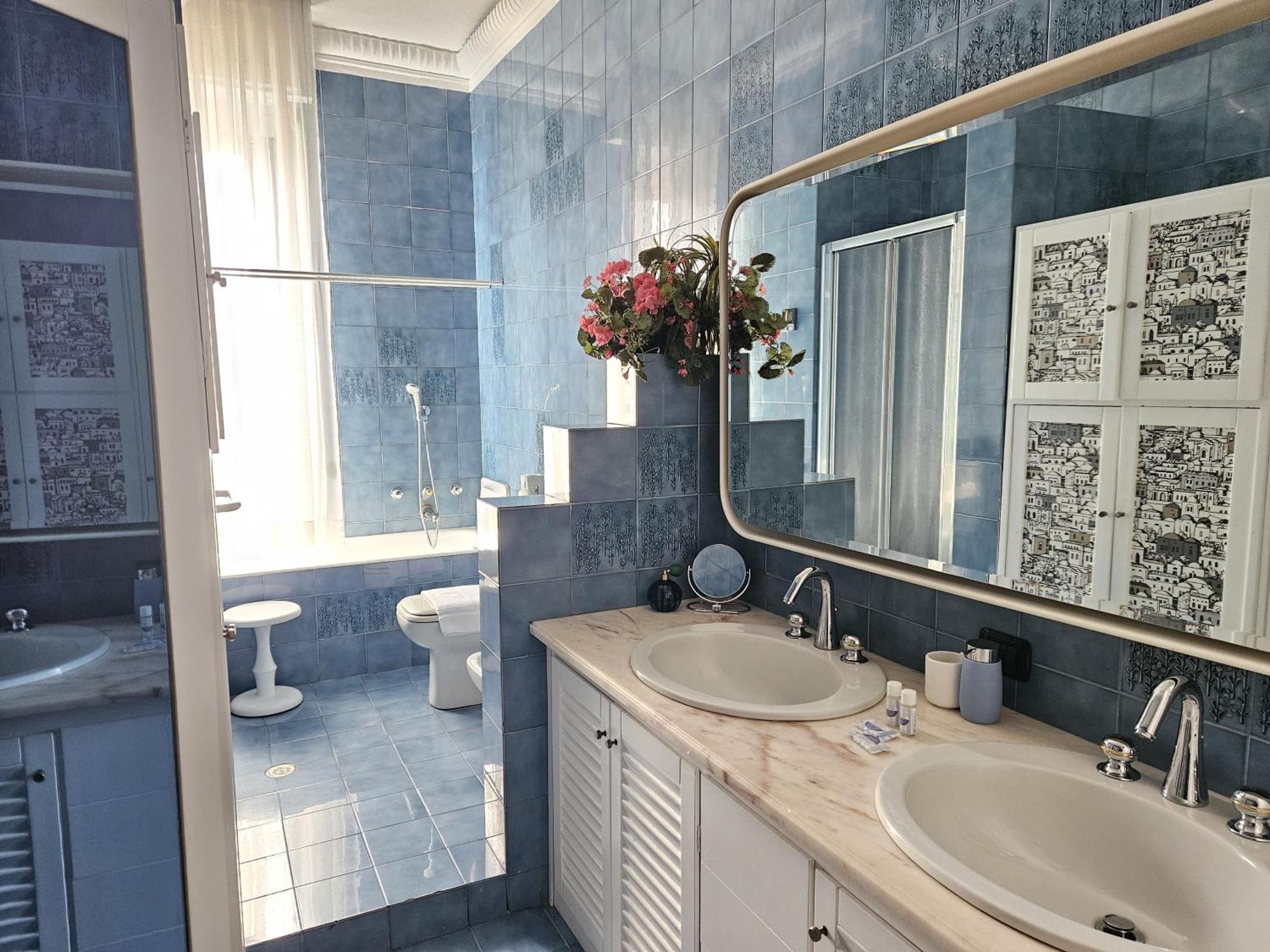 Homegallery - Elegante Milanese Apartment *