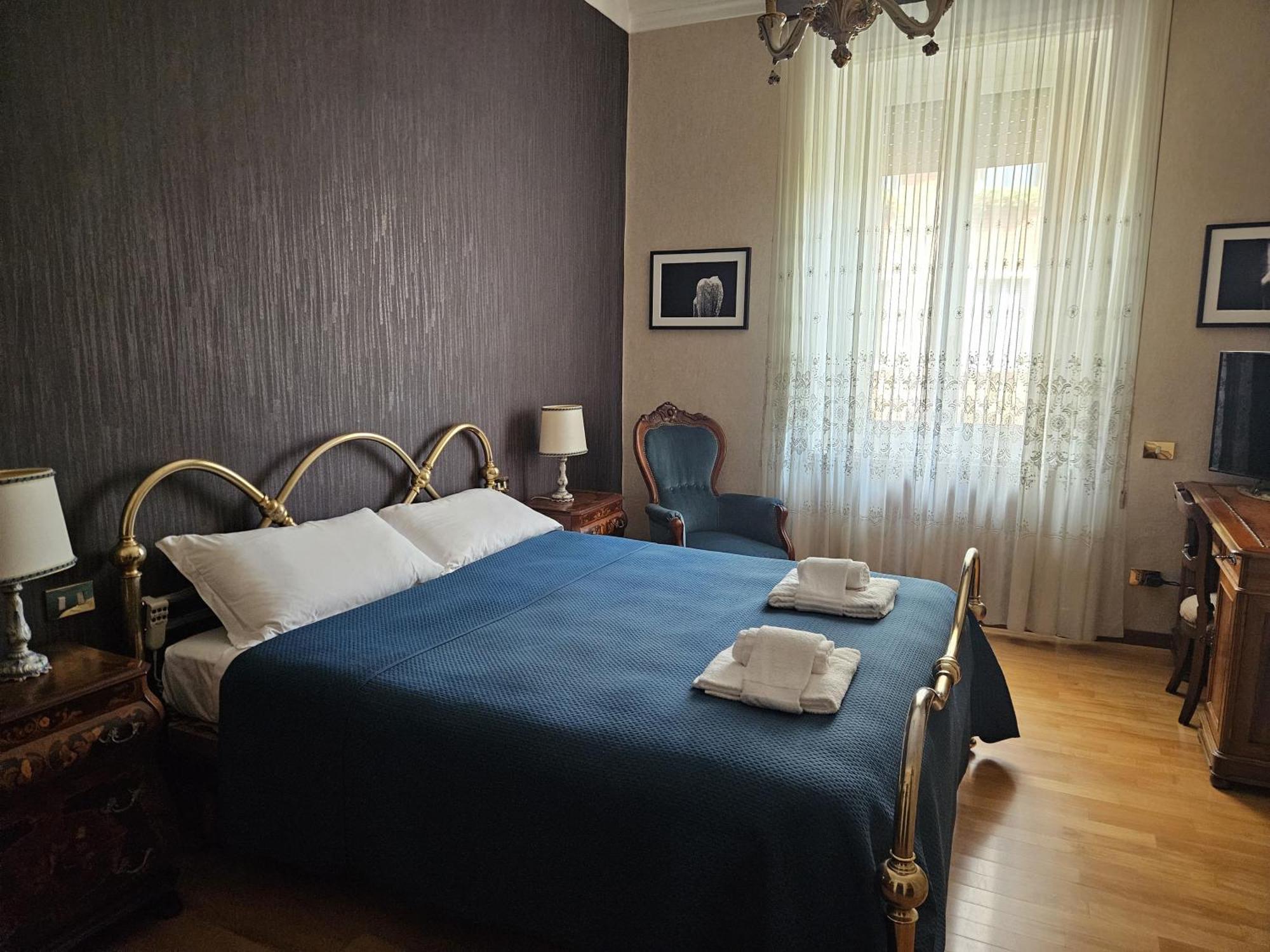 Homegallery - Elegante Milanese Apartment *