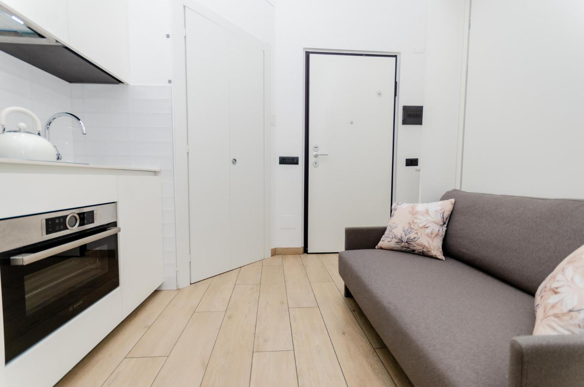 Small House Near The Station Apartment
