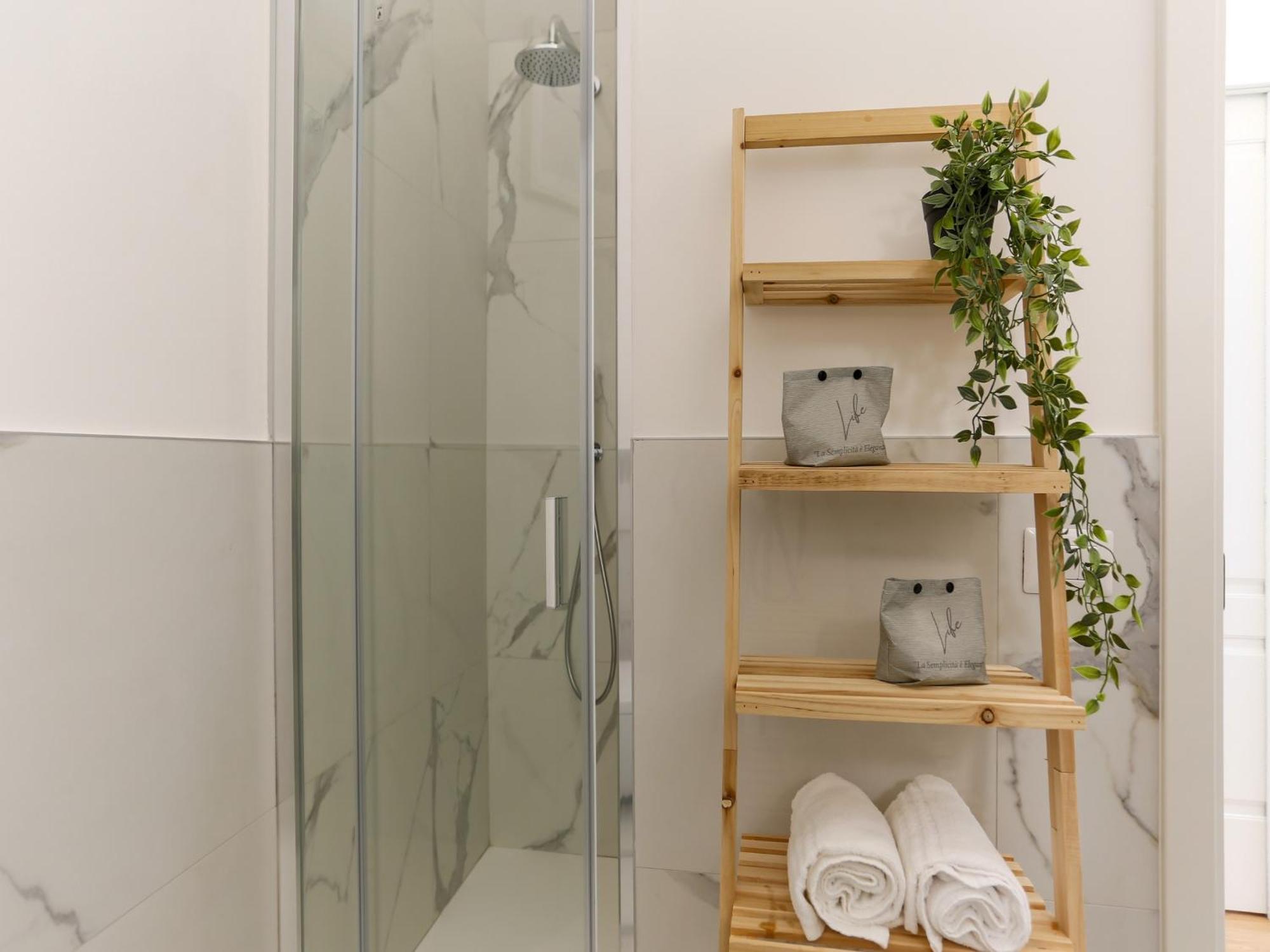 The Rent - Modern One Bedroom In San Babila Apartment Milan