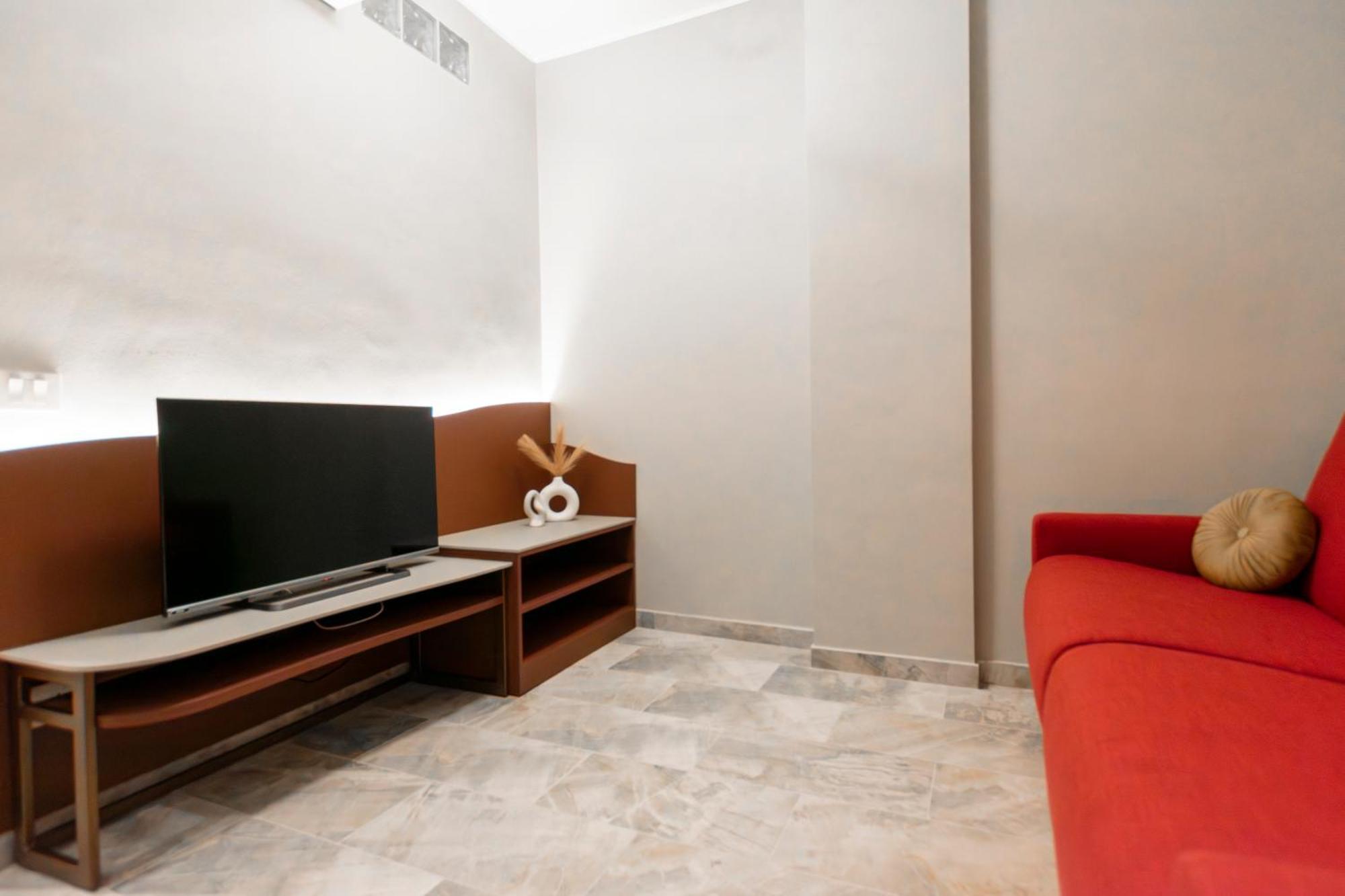 Apartment Miki - Sammartini 33 *