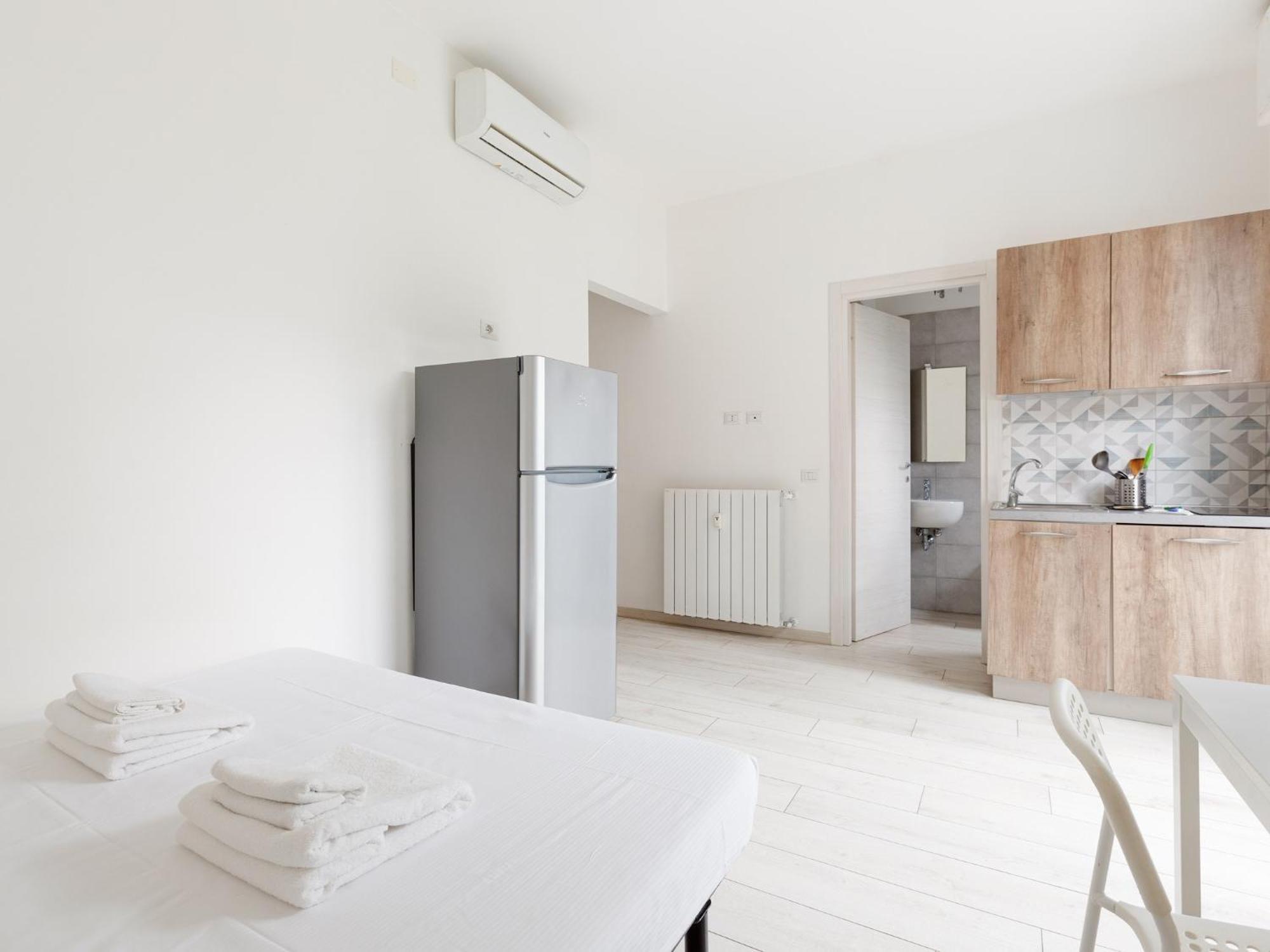 Apartment Cimiano M2 Cozy With Balcony Mailand