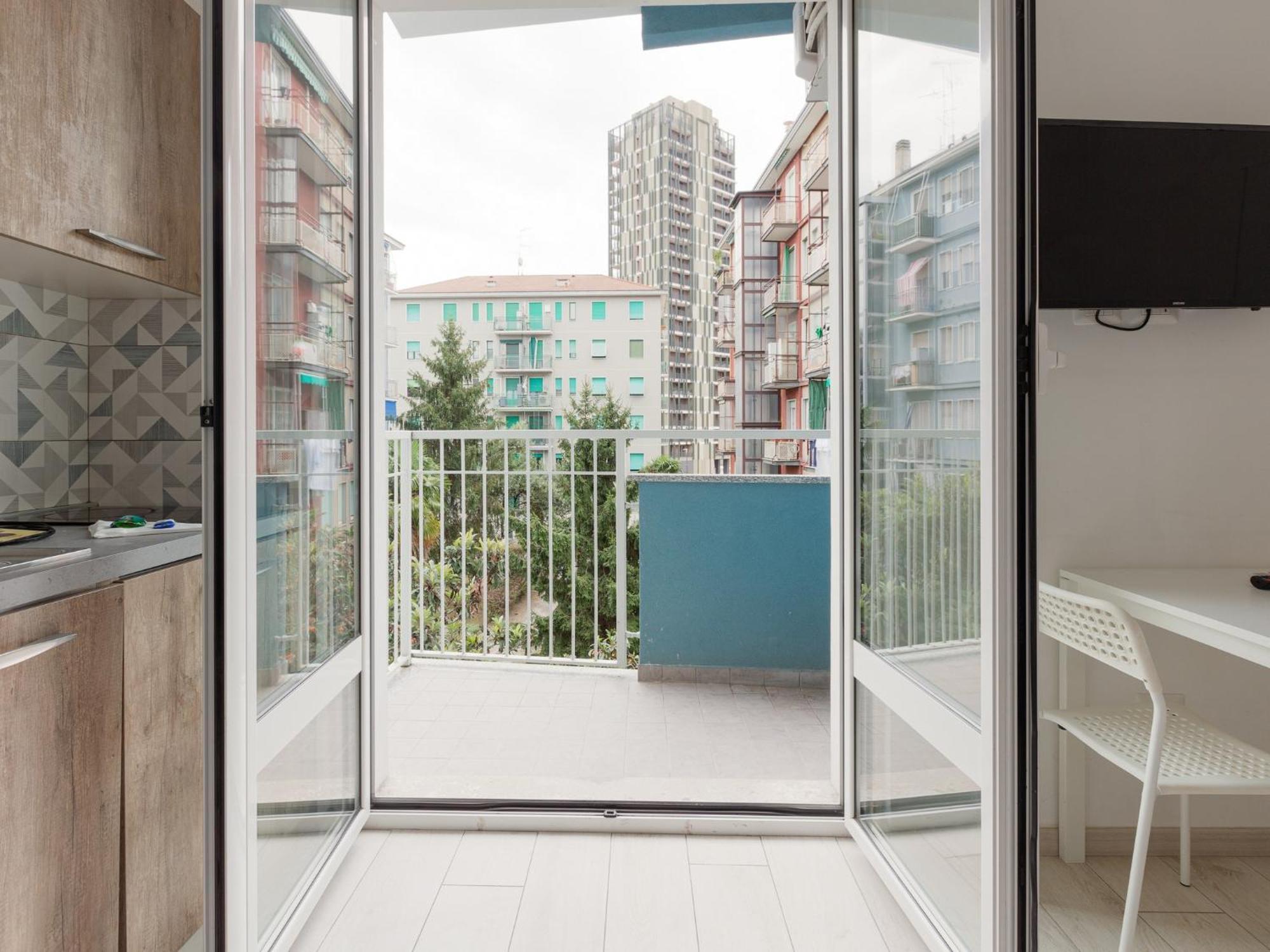 Apartment Cimiano M2 Cozy With Balcony Mailand