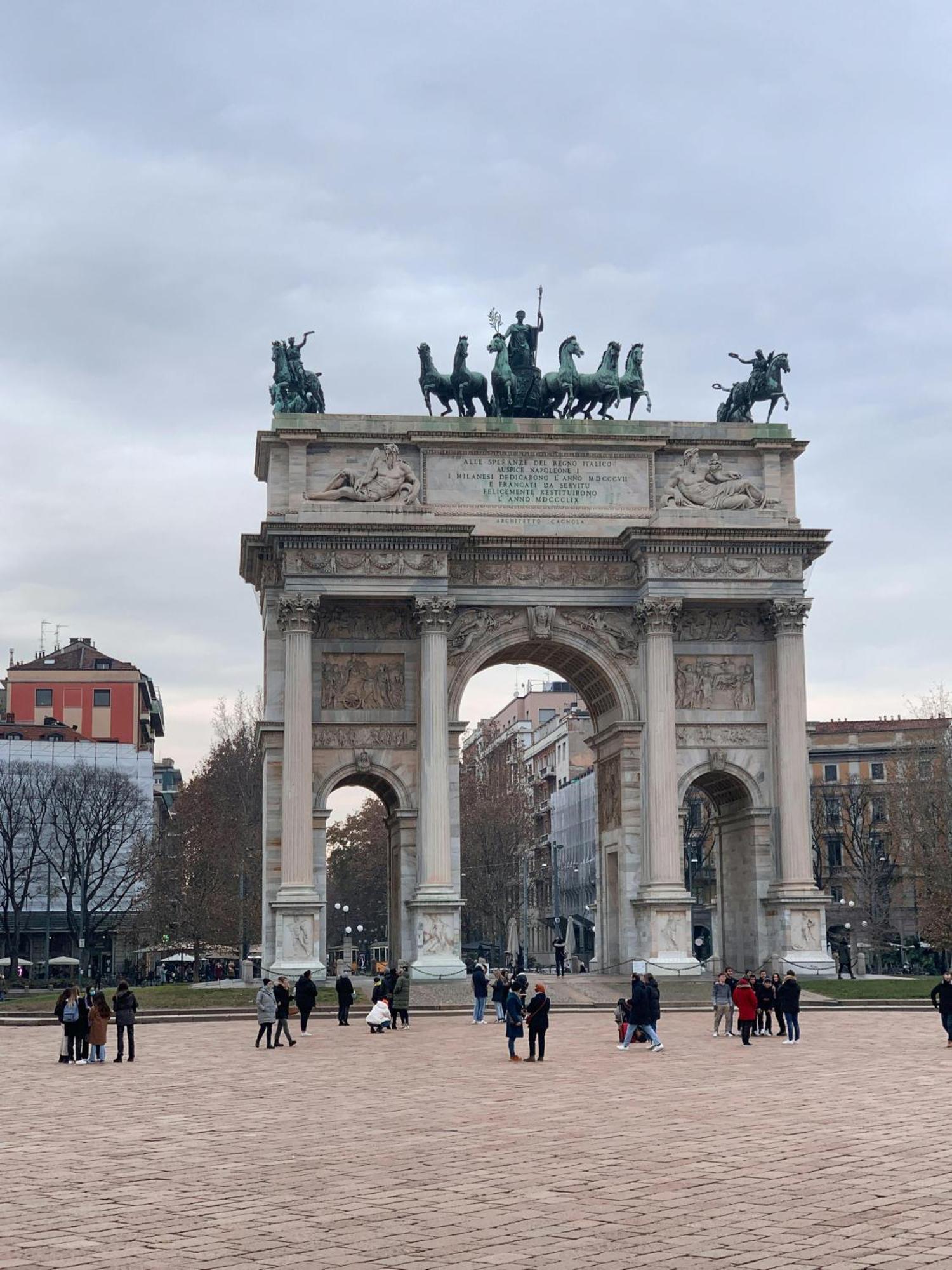 Bellissimo Mini A Tema Bandiera Italiana, Potente Wi-fi, 3 Linee Metropolitane Dietro Casa, Collegato Direttamente Con Aeroporto Di Malpensa E Rho Fiera Mailand