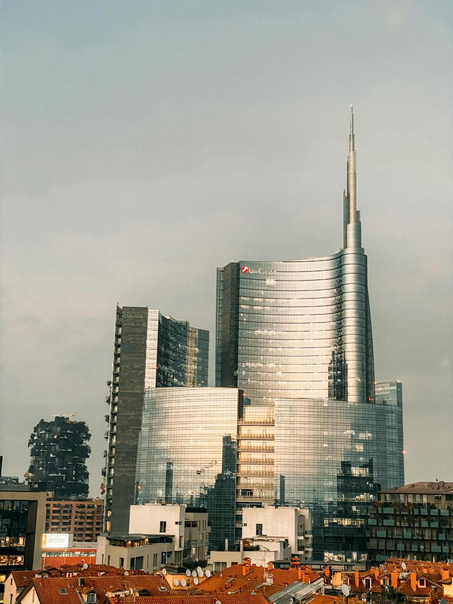 Apartment Bellissimo Mini A Tema Bandiera Italiana, Potente Wi-fi, 3 Linee Metropolitane Dietro Casa, Collegato Direttamente Con Aeroporto Di Malpensa E Rho Fiera *