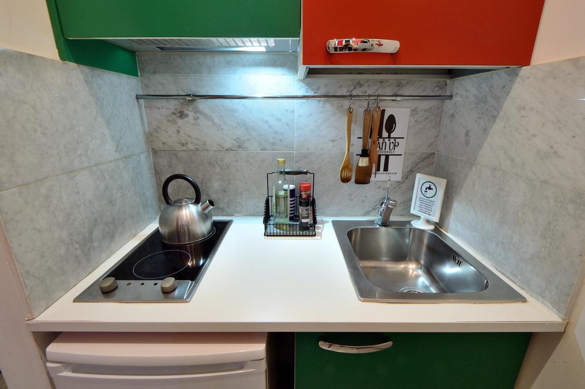 Apartment Bellissimo Mini A Tema Bandiera Italiana, Potente Wi-fi, 3 Linee Metropolitane Dietro Casa, Collegato Direttamente Con Aeroporto Di Malpensa E Rho Fiera Mailand