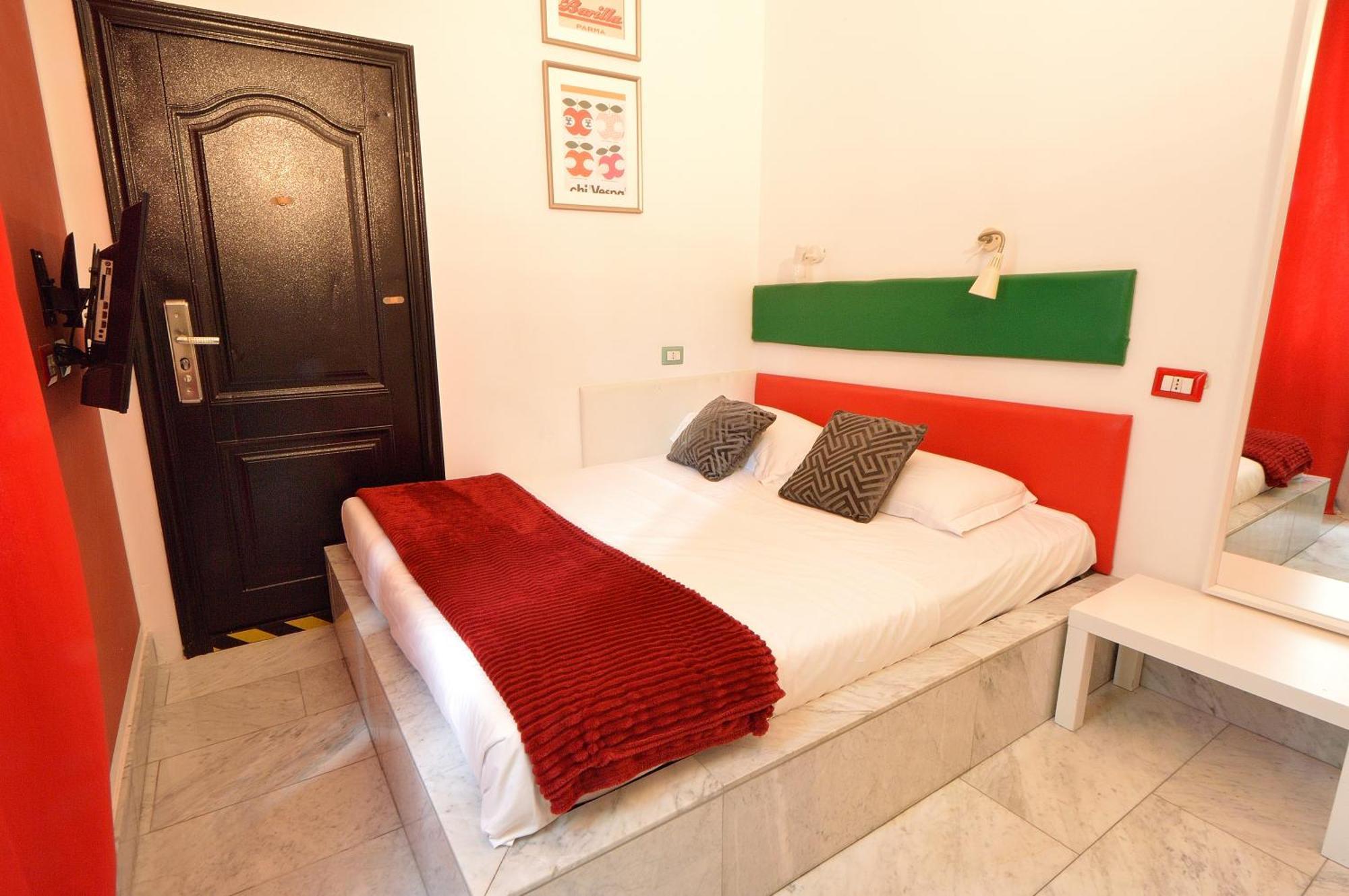 Apartment Bellissimo Mini A Tema Bandiera Italiana, Potente Wi-fi, 3 Linee Metropolitane Dietro Casa, Collegato Direttamente Con Aeroporto Di Malpensa E Rho Fiera