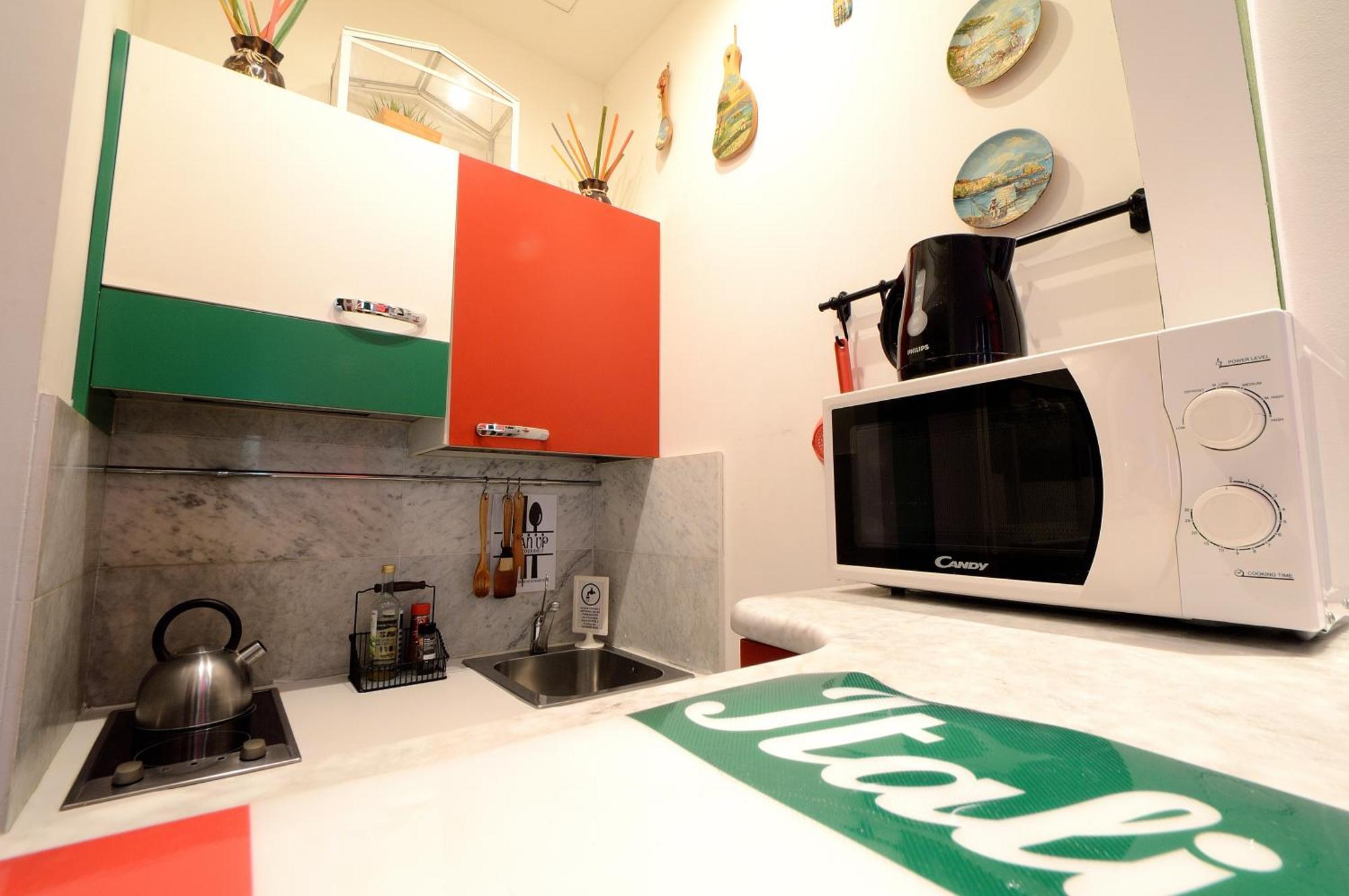 Bellissimo Mini A Tema Bandiera Italiana, Potente Wi-fi, 3 Linee Metropolitane Dietro Casa, Collegato Direttamente Con Aeroporto Di Malpensa E Rho Fiera Apartment Mailand