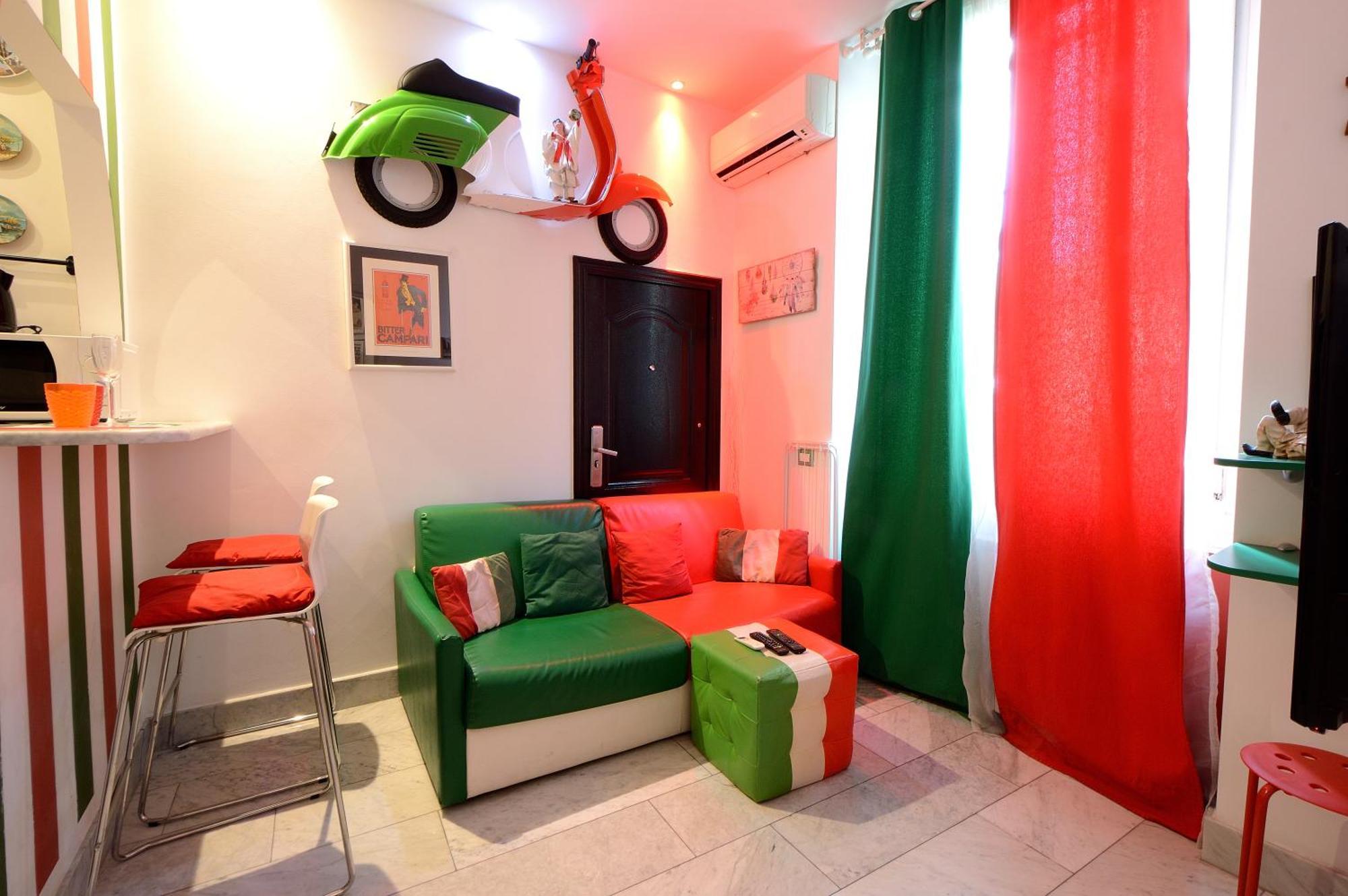 Bellissimo Mini A Tema Bandiera Italiana, Potente Wi-fi, 3 Linee Metropolitane Dietro Casa, Collegato Direttamente Con Aeroporto Di Malpensa E Rho Fiera Apartment
